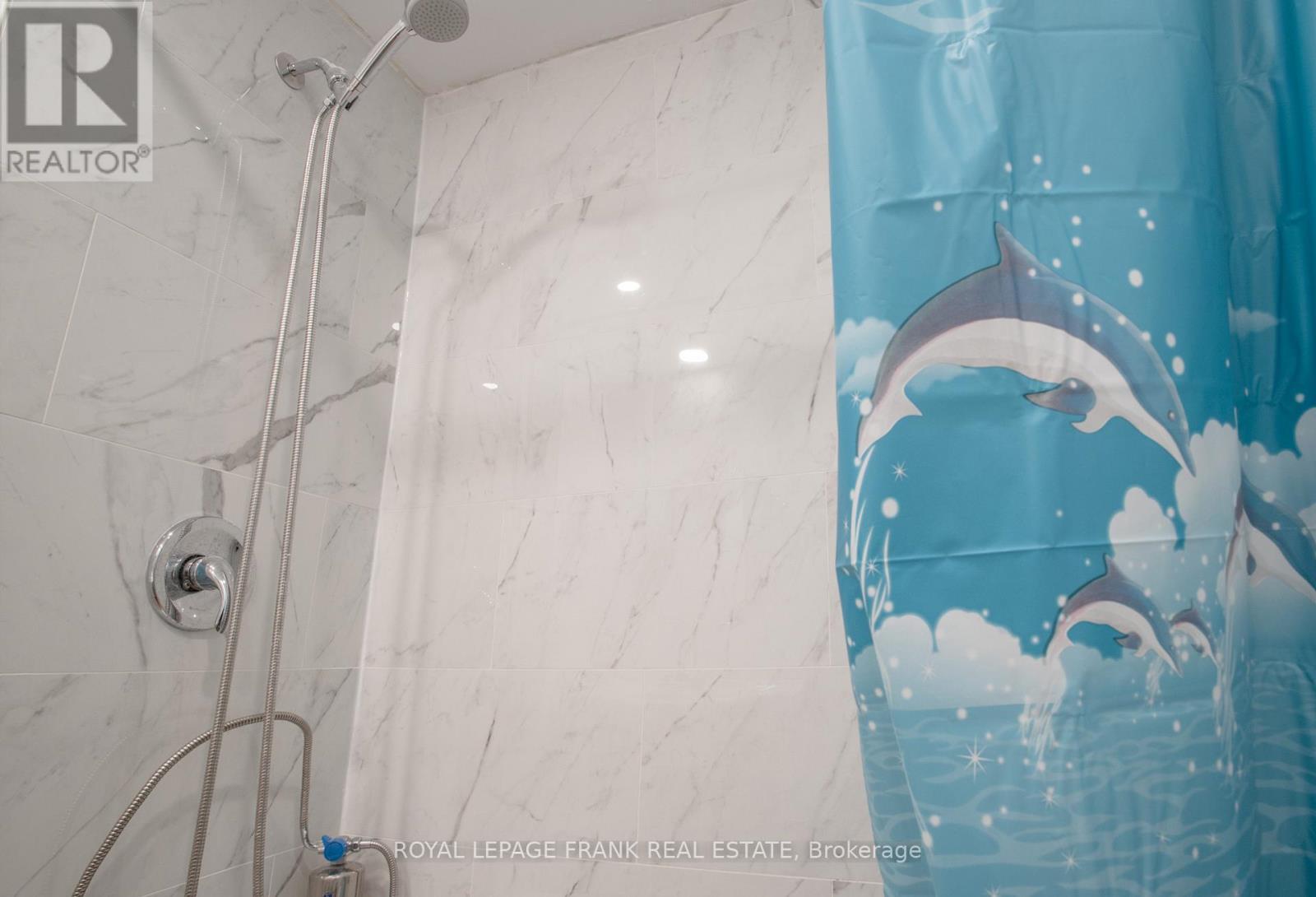 












118 CAPREOL COURT

,
Oshawa (Vanier),




Ontario
L1J6E6

