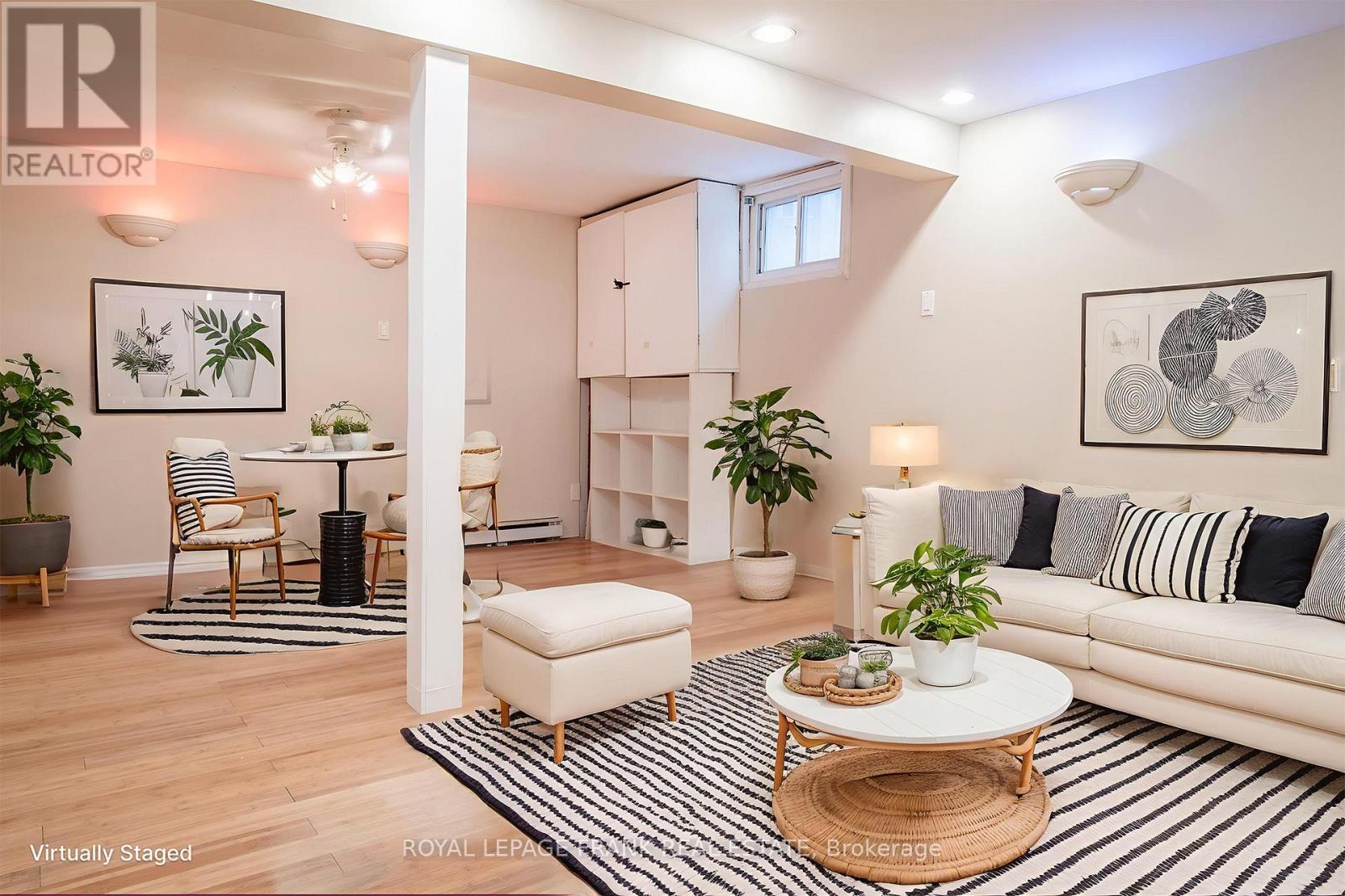 












118 CAPREOL COURT

,
Oshawa (Vanier),




Ontario
L1J6E6

