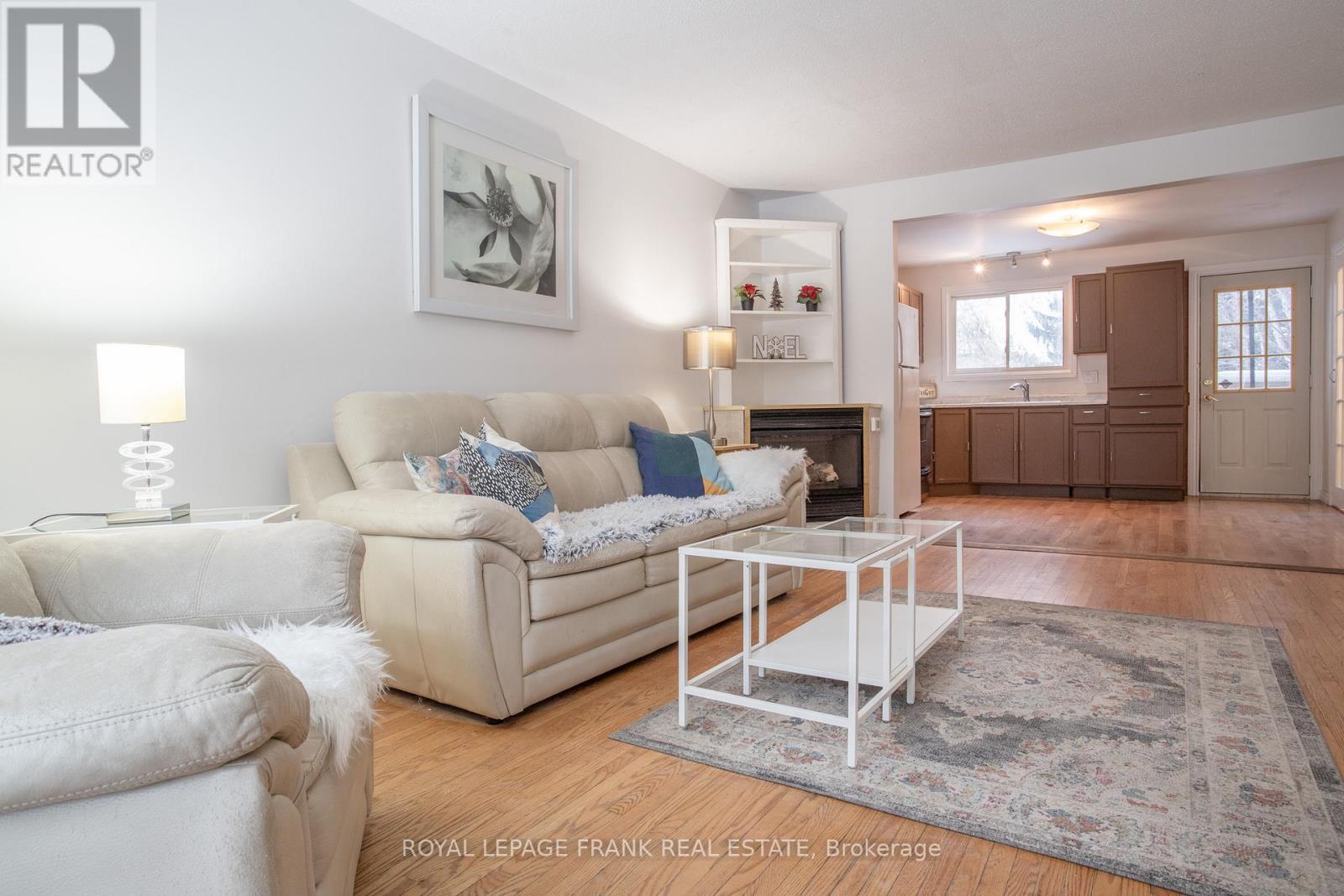 












118 CAPREOL COURT

,
Oshawa (Vanier),




Ontario
L1J6E6

