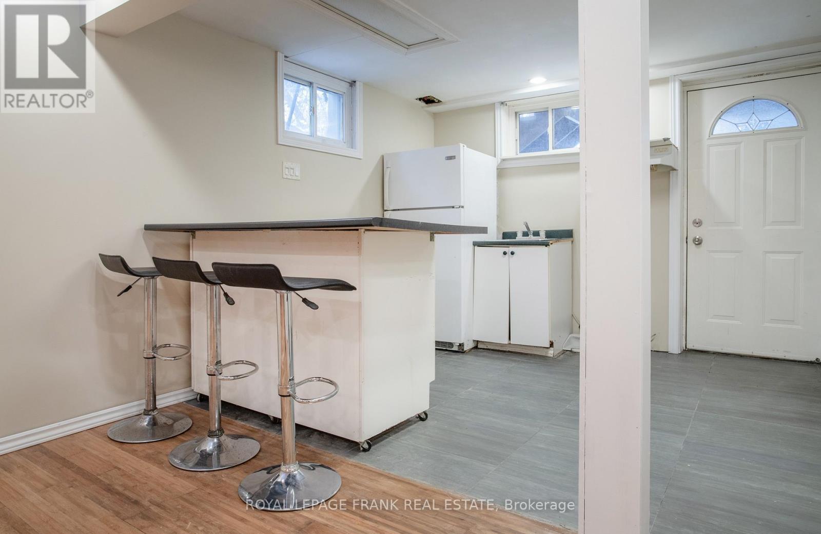 












118 CAPREOL COURT

,
Oshawa (Vanier),




Ontario
L1J6E6

