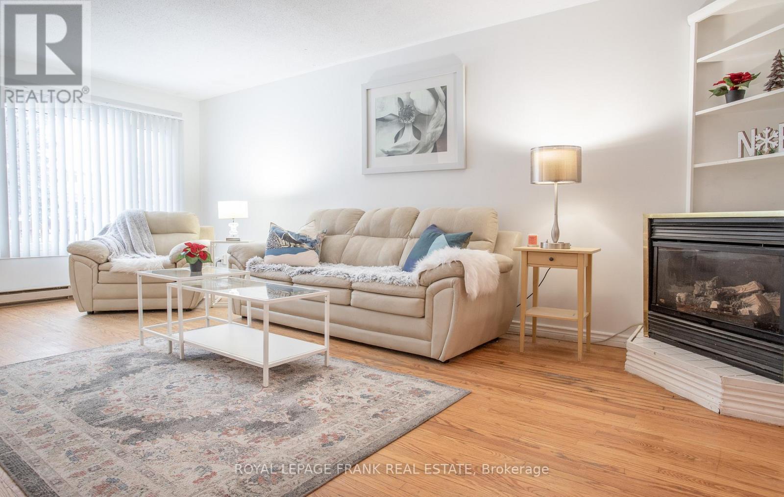 












118 CAPREOL COURT

,
Oshawa (Vanier),




Ontario
L1J6E6

