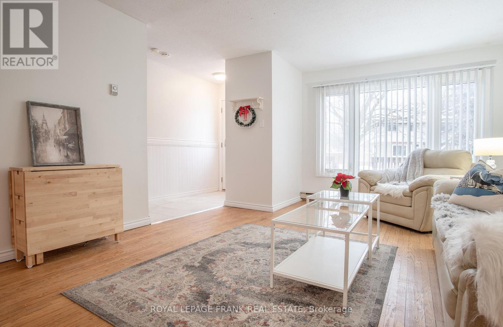 












118 CAPREOL COURT

,
Oshawa (Vanier),




Ontario
L1J6E6

