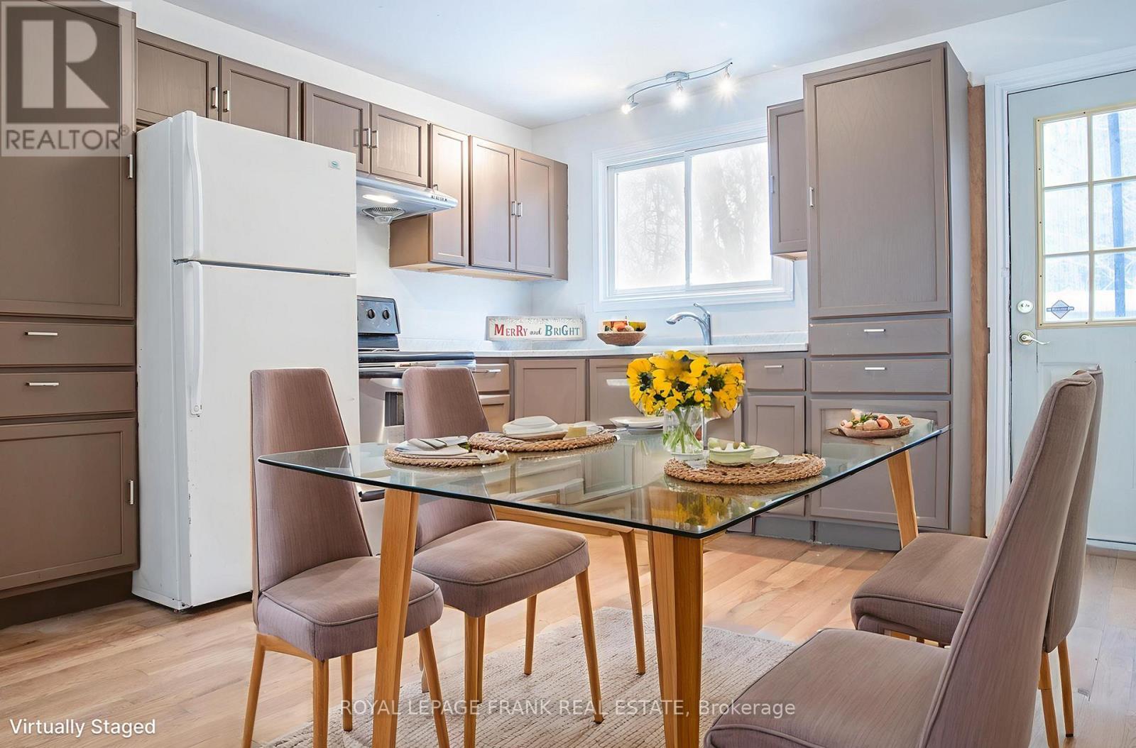 












118 CAPREOL COURT

,
Oshawa (Vanier),




Ontario
L1J6E6

