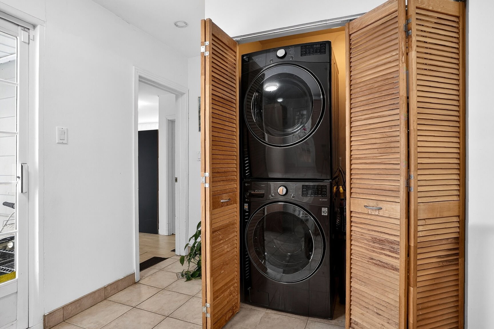 









14


Rue Sunny Acres

,
Baie-d'Urfé,




QC
H9X3B6

