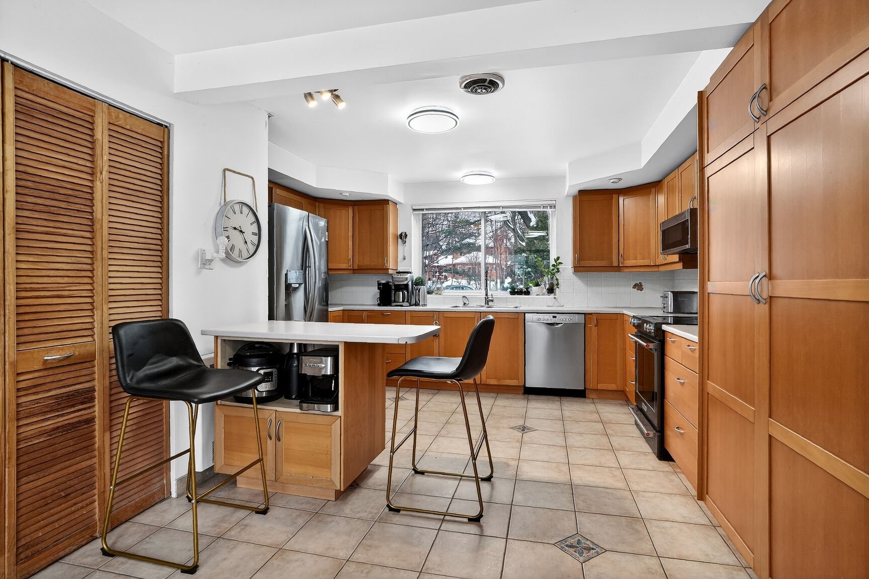 









14


Rue Sunny Acres

,
Baie-d'Urfé,




QC
H9X3B6

