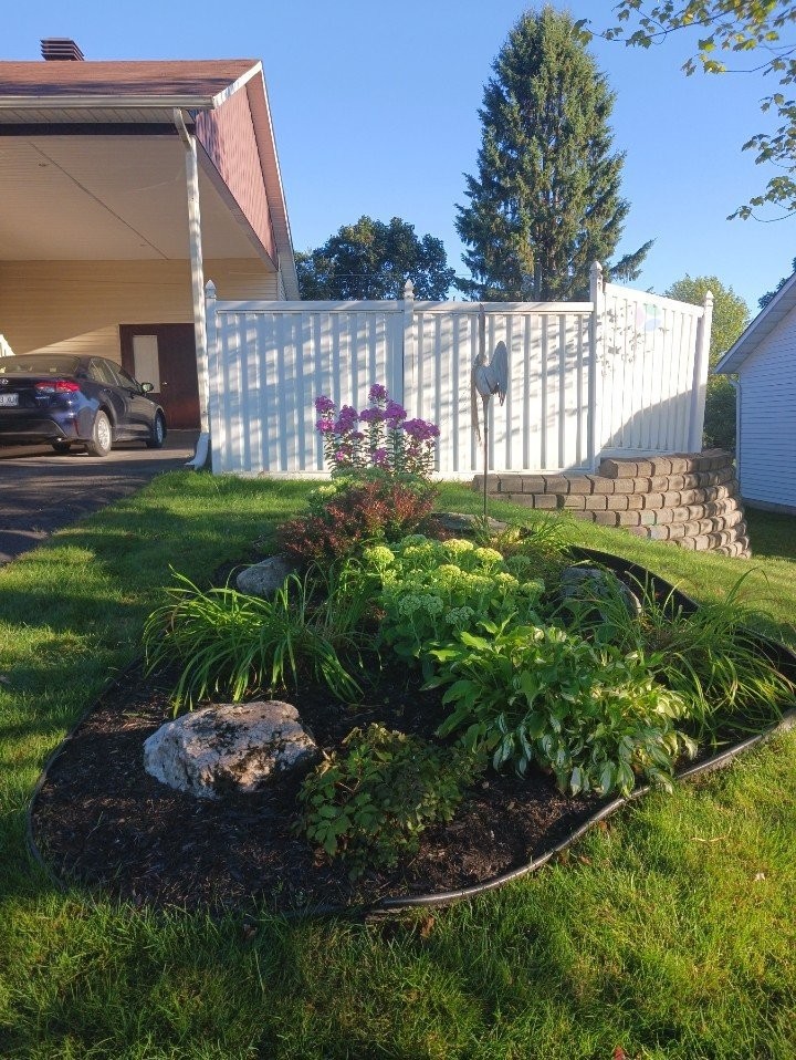 









124


Rue Poitras

,
Val-des-Sources,




QC
J1T3Z2

