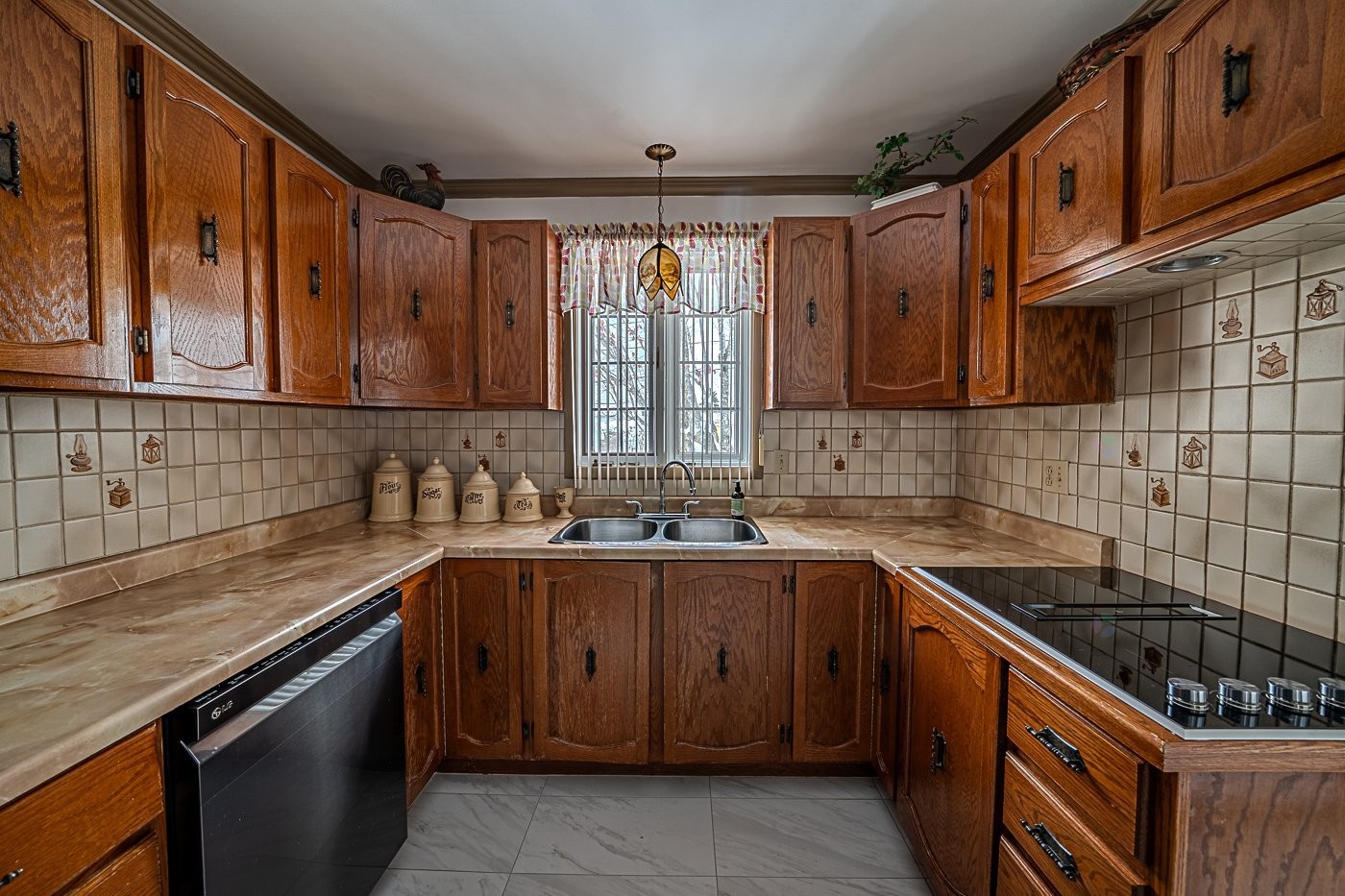 









124


Rue Poitras

,
Val-des-Sources,




QC
J1T3Z2

