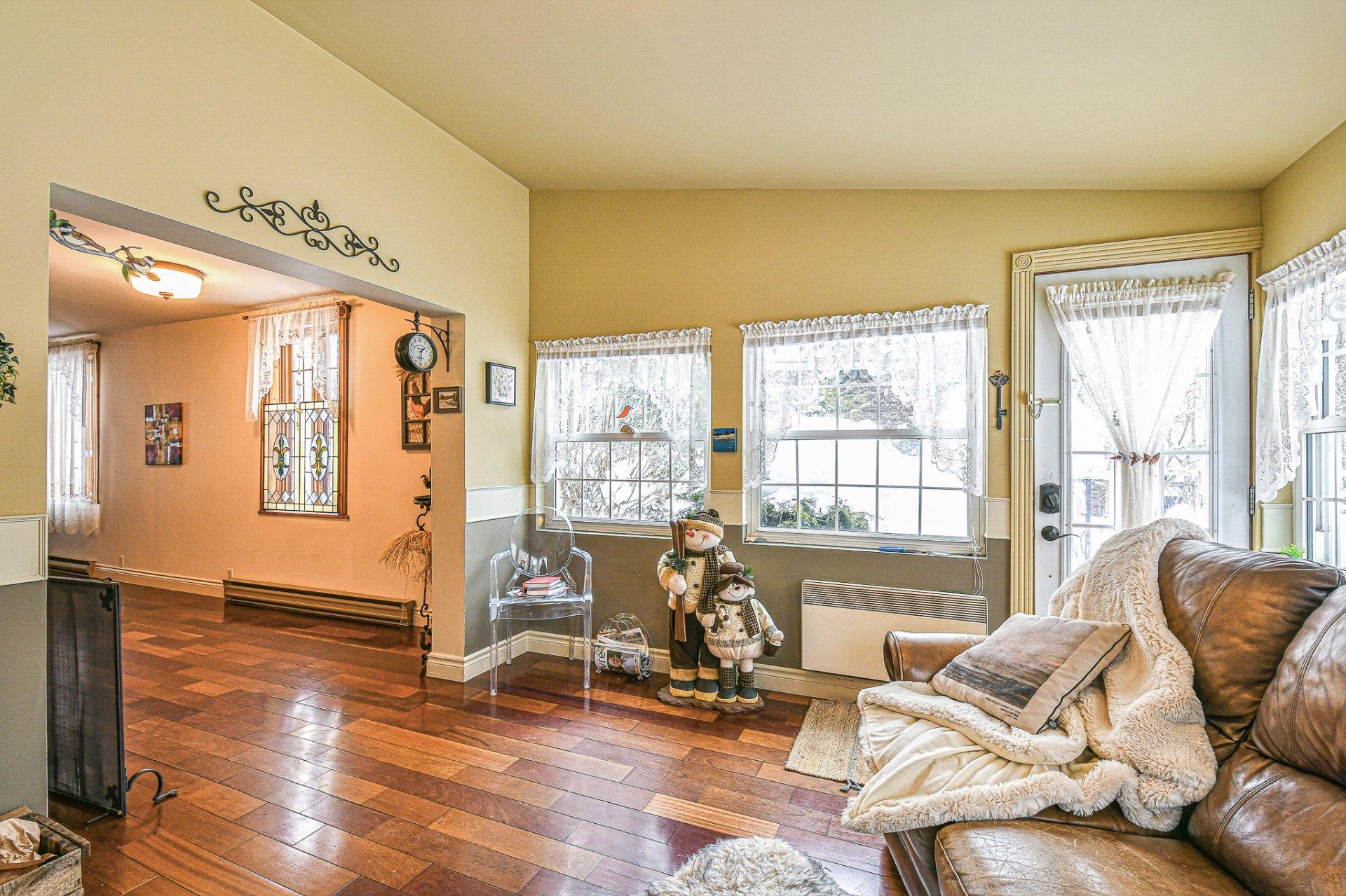 









1418


Rue Labelle

,
Sainte-Adèle,




QC
J8B1E4

