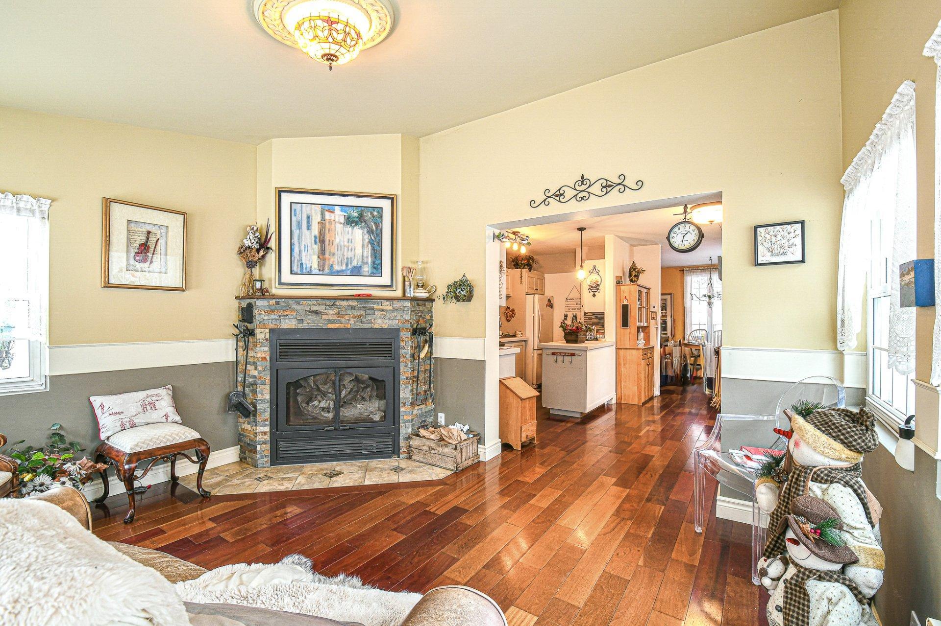 









1418


Rue Labelle

,
Sainte-Adèle,




QC
J8B1E4

