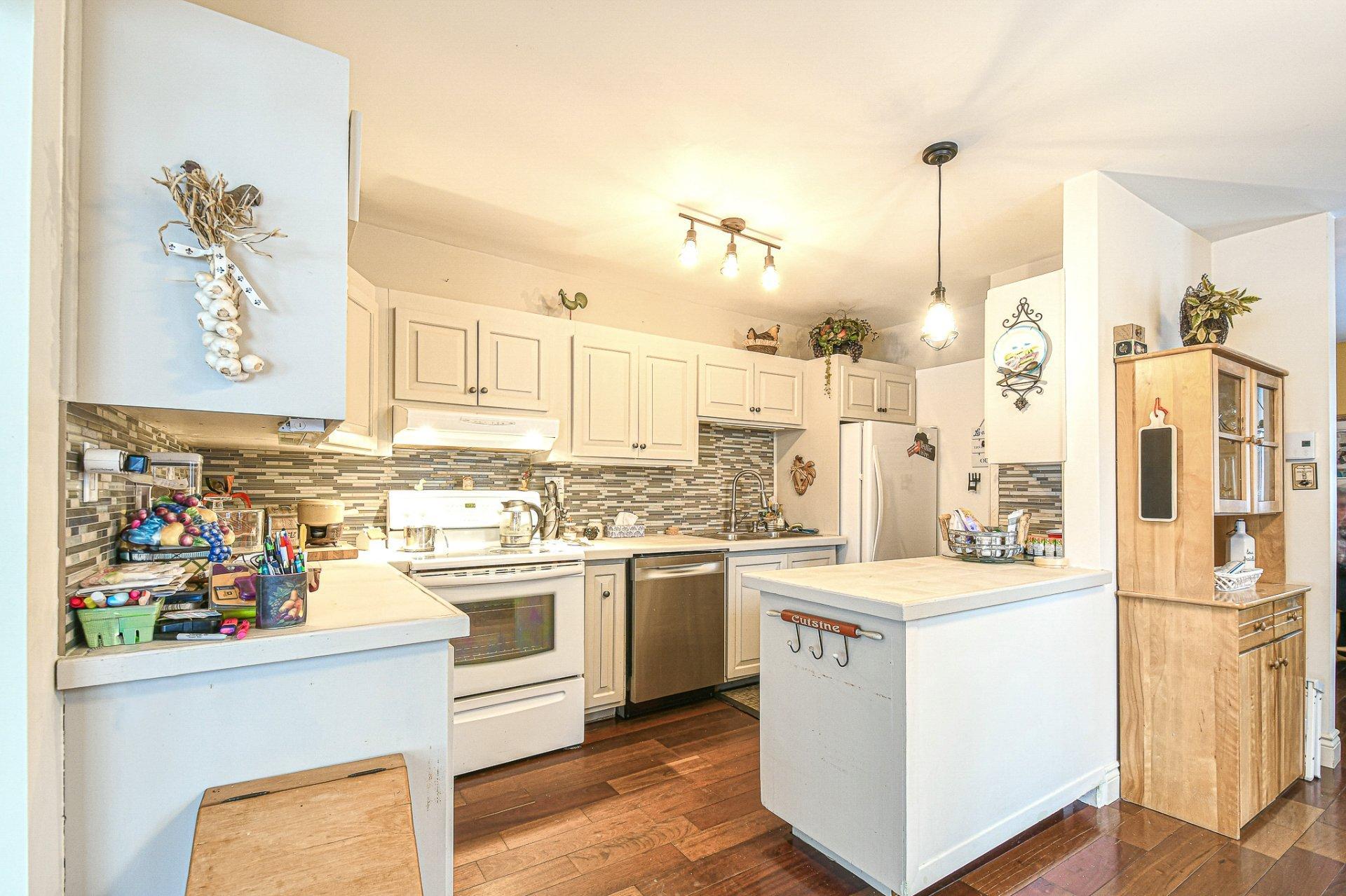 









1418


Rue Labelle

,
Sainte-Adèle,




QC
J8B1E4

