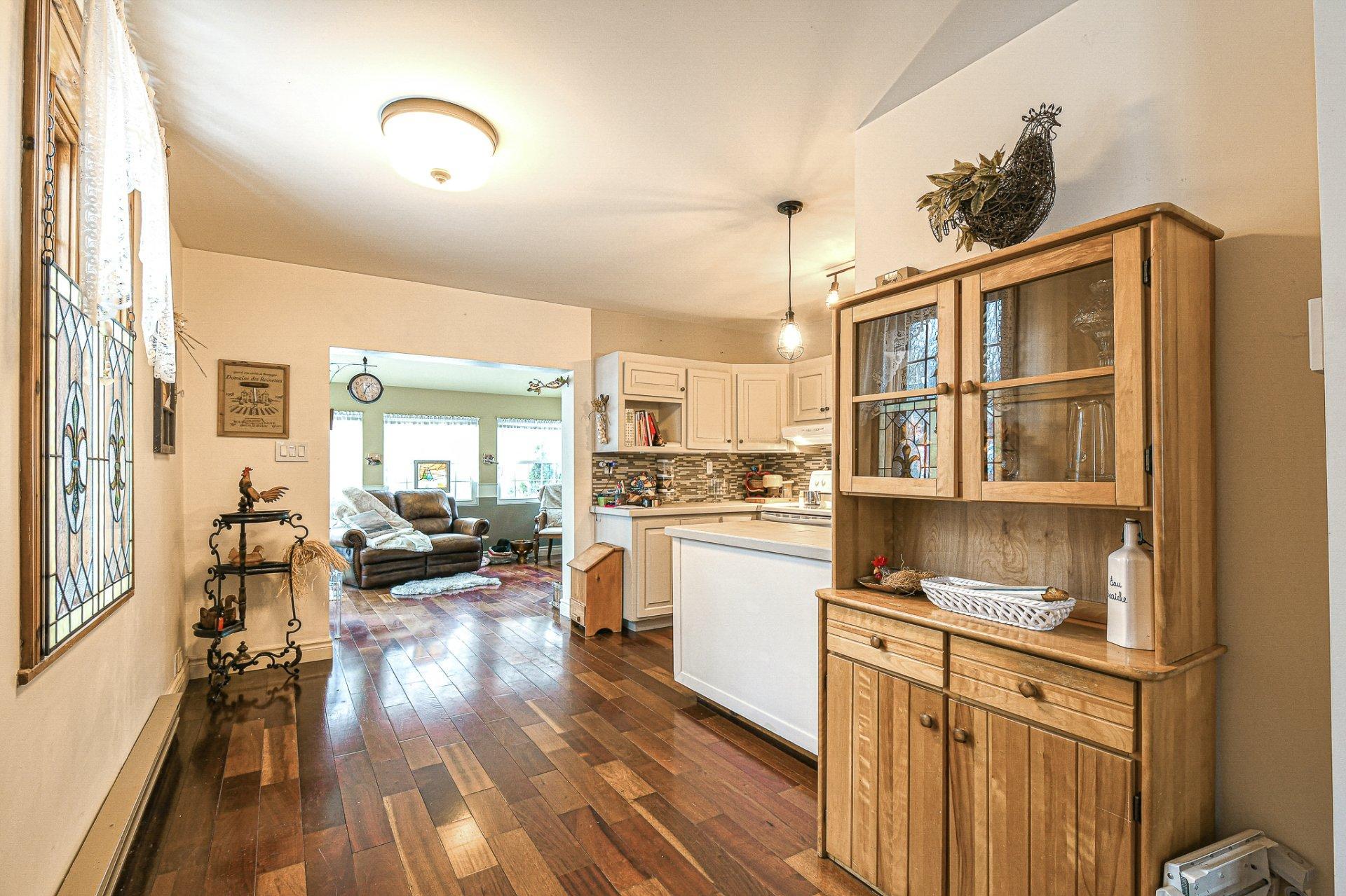 









1418


Rue Labelle

,
Sainte-Adèle,




QC
J8B1E4

