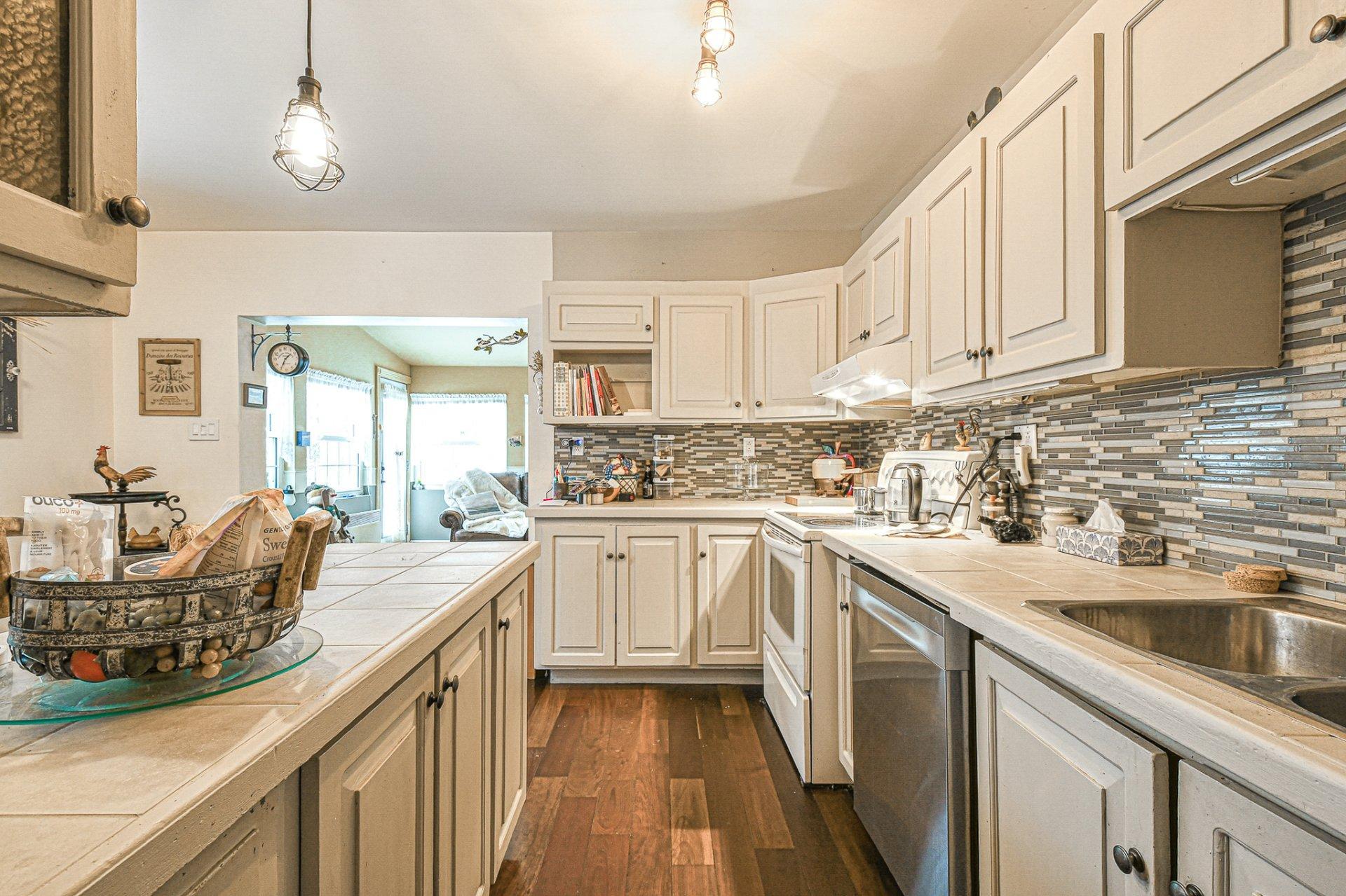 









1418


Rue Labelle

,
Sainte-Adèle,




QC
J8B1E4

