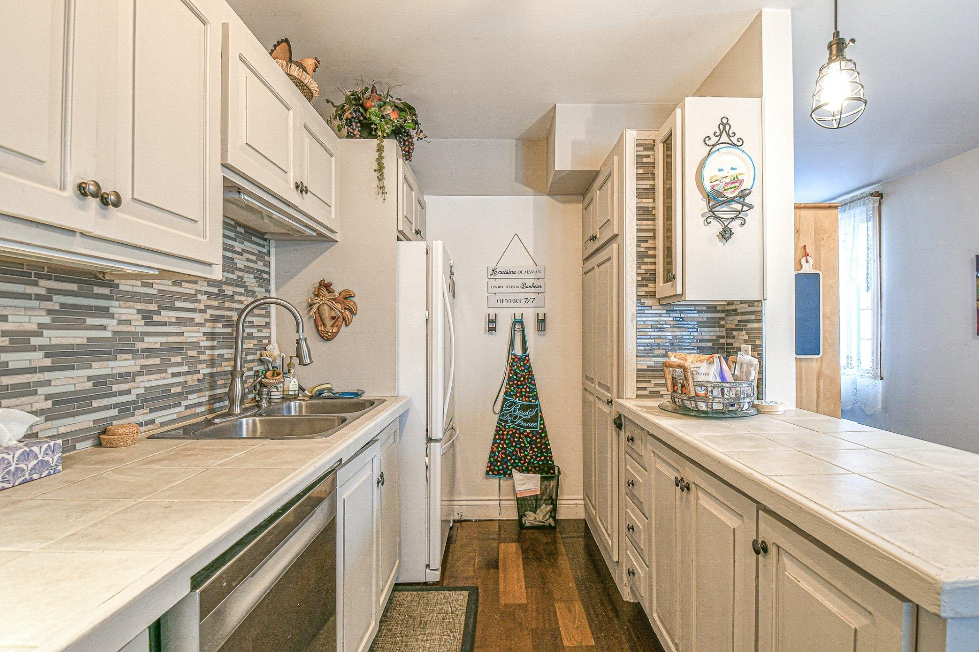 









1418


Rue Labelle

,
Sainte-Adèle,




QC
J8B1E4

