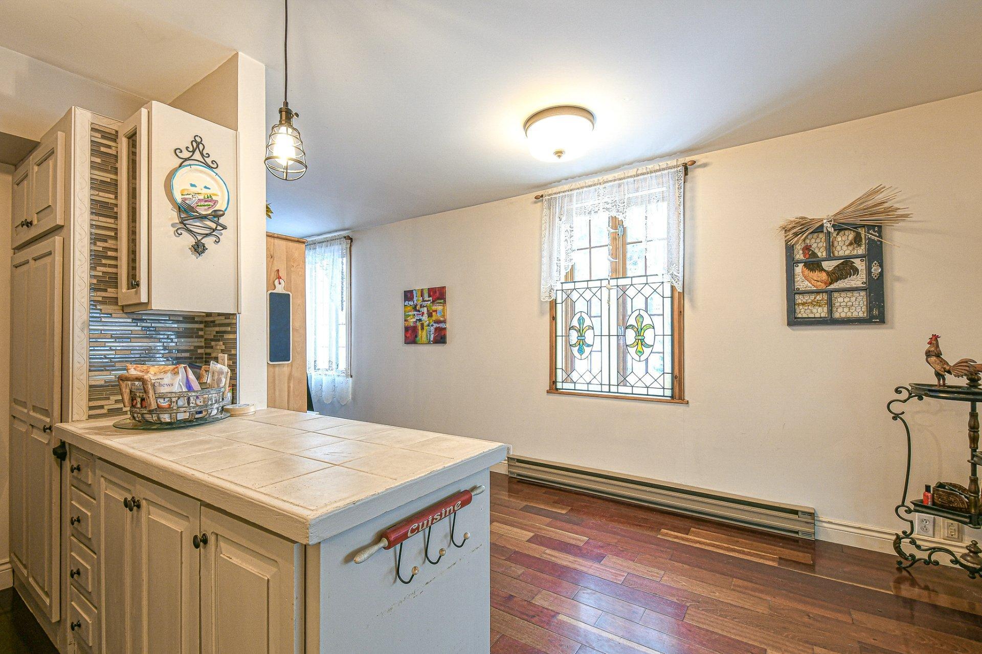 









1418


Rue Labelle

,
Sainte-Adèle,




QC
J8B1E4

