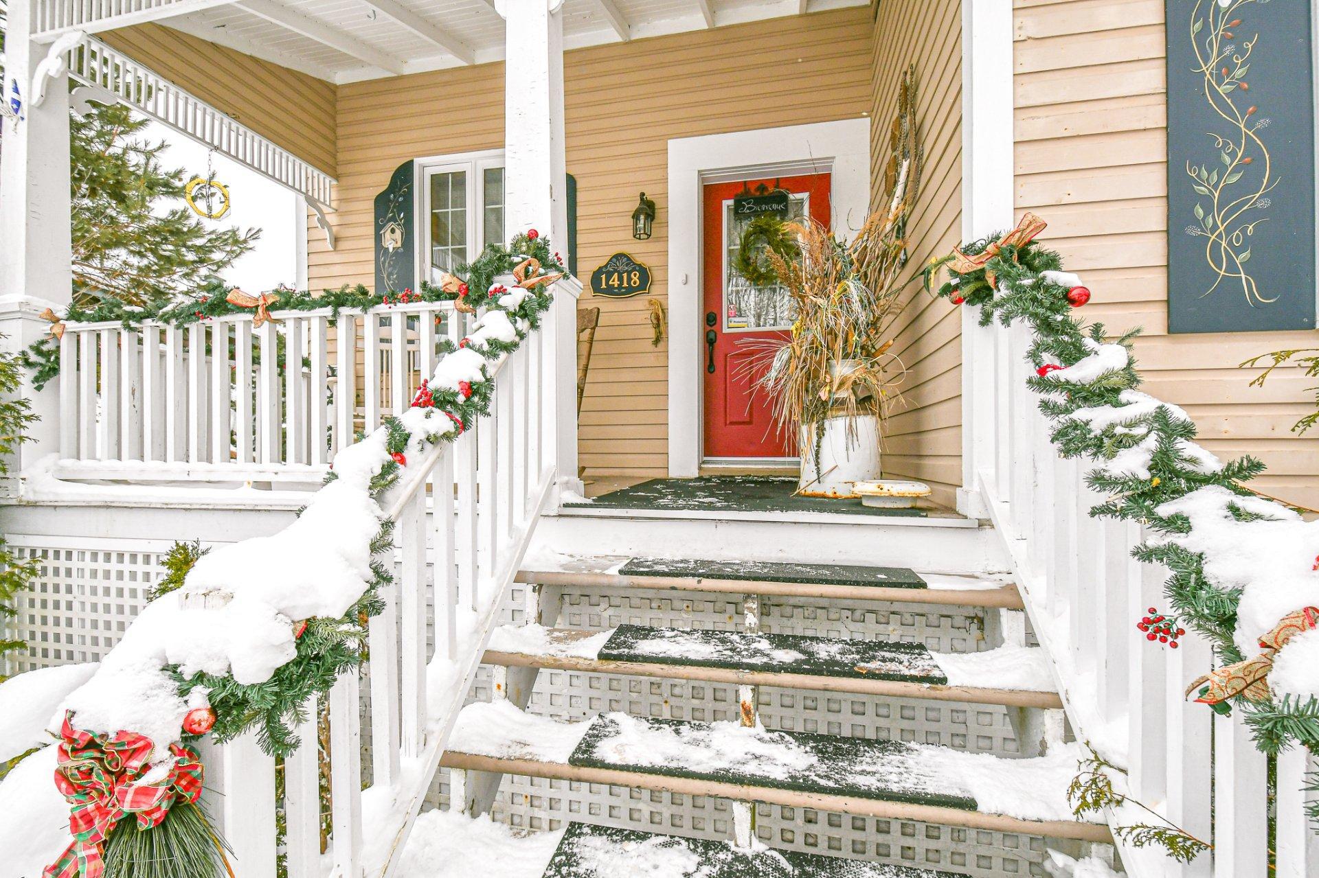 









1418


Rue Labelle

,
Sainte-Adèle,




QC
J8B1E4

