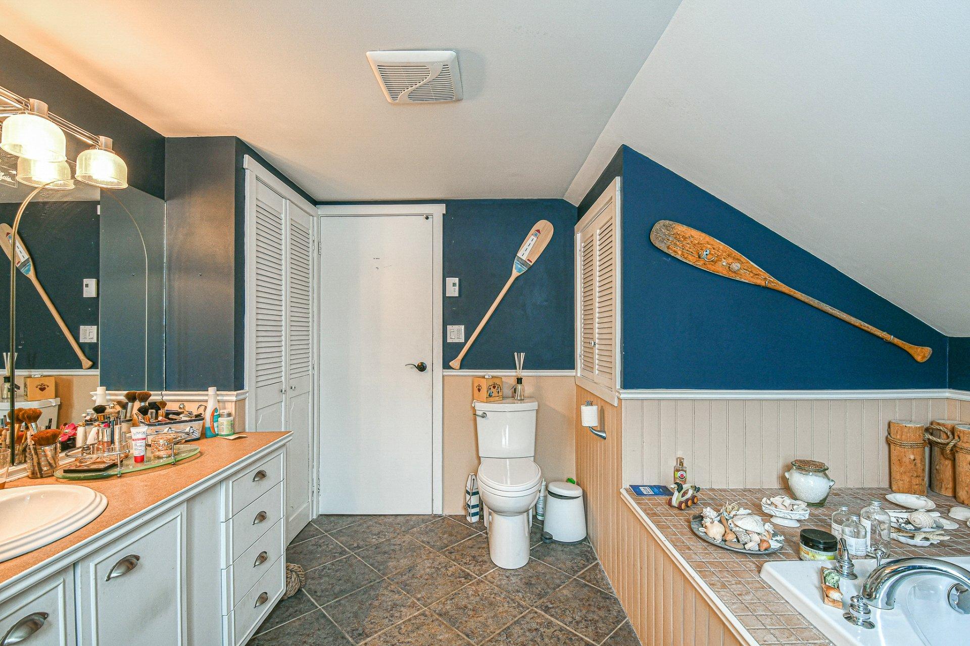 









1418


Rue Labelle

,
Sainte-Adèle,




QC
J8B1E4

