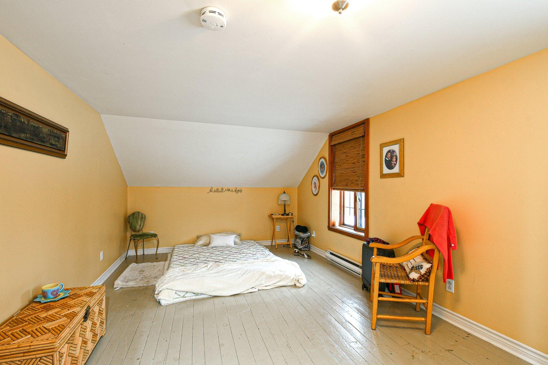 









1418


Rue Labelle

,
Sainte-Adèle,




QC
J8B1E4

