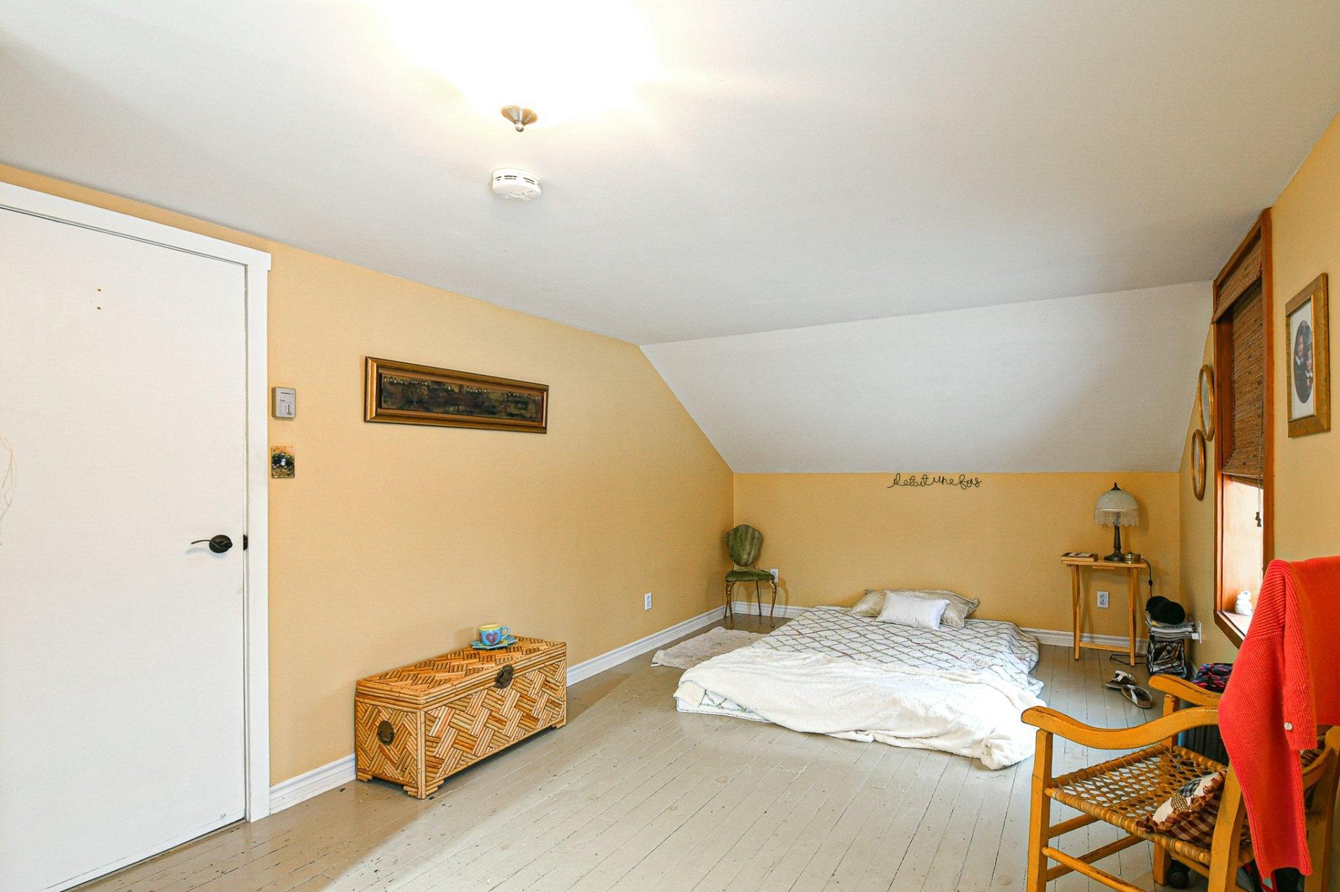 









1418


Rue Labelle

,
Sainte-Adèle,




QC
J8B1E4

