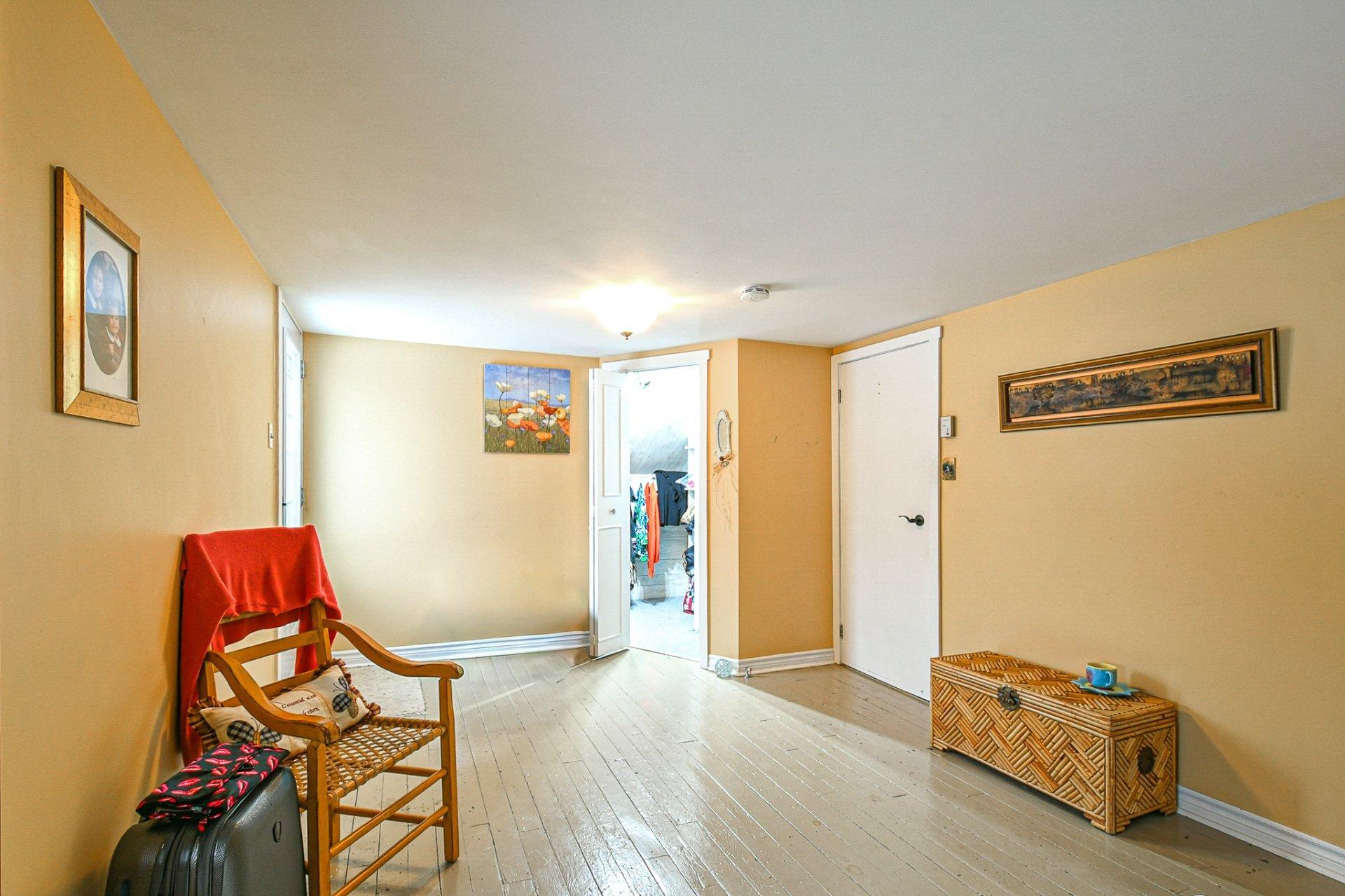 









1418


Rue Labelle

,
Sainte-Adèle,




QC
J8B1E4

