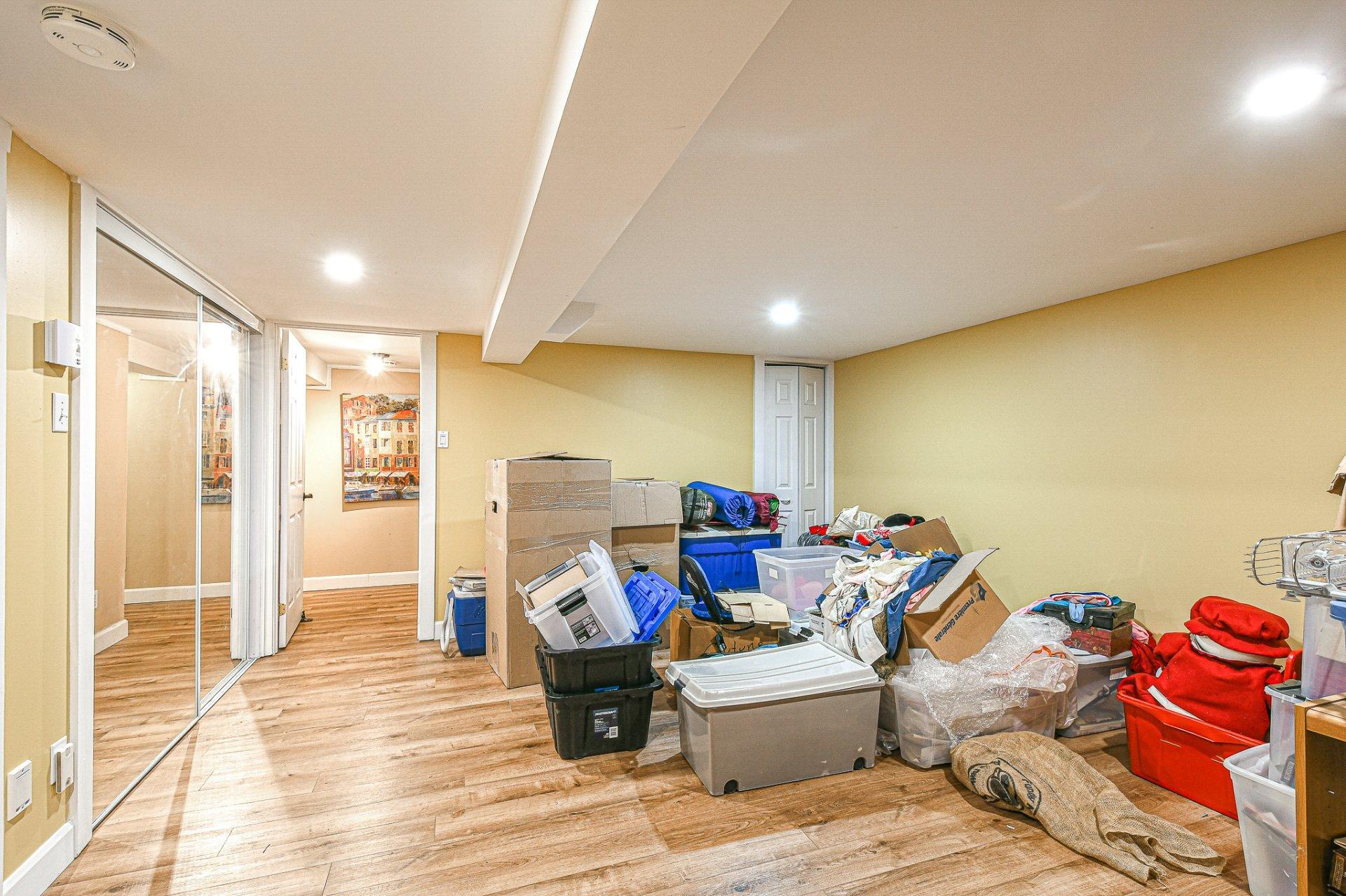 









1418


Rue Labelle

,
Sainte-Adèle,




QC
J8B1E4

