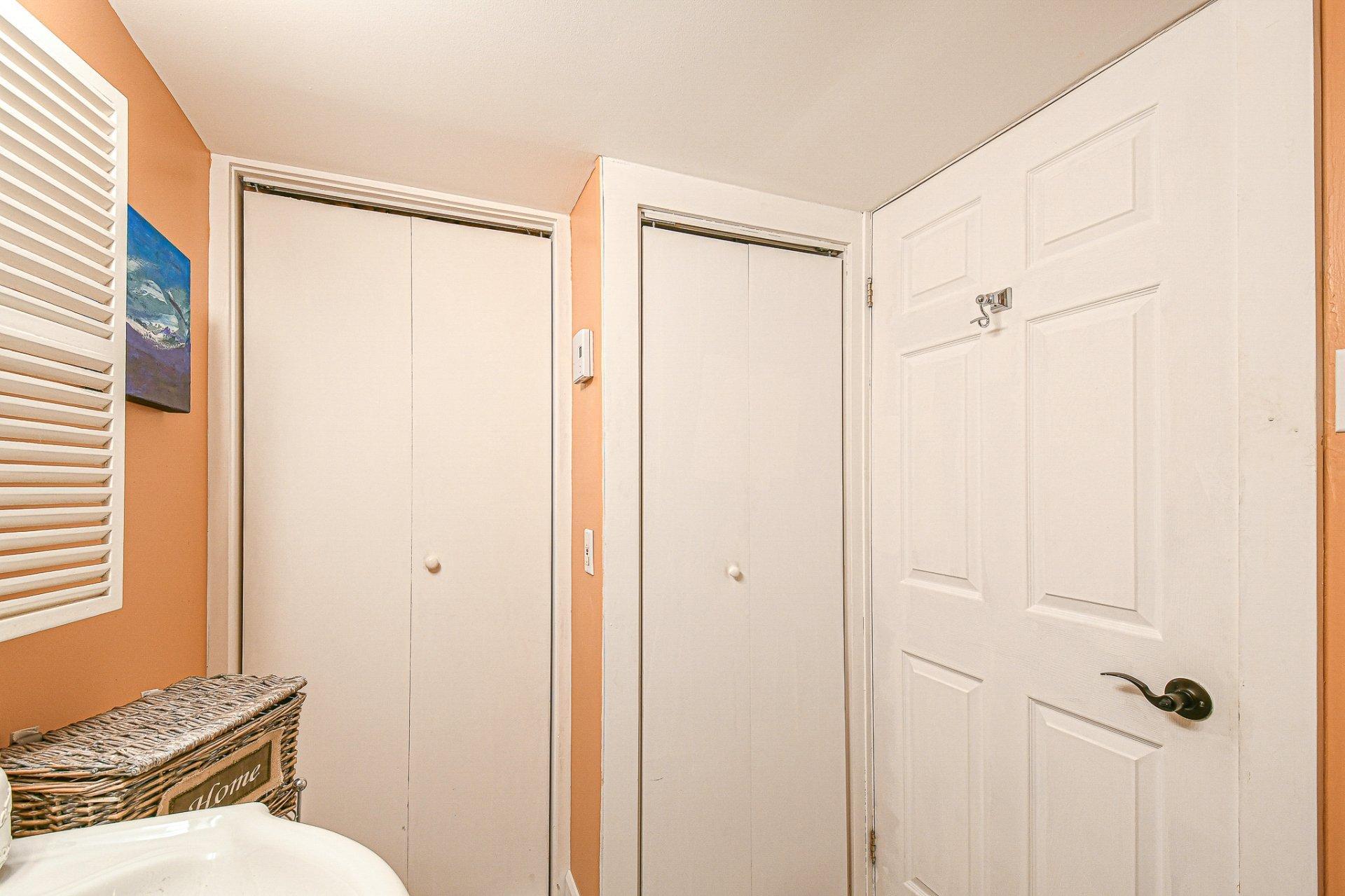 









1418


Rue Labelle

,
Sainte-Adèle,




QC
J8B1E4

