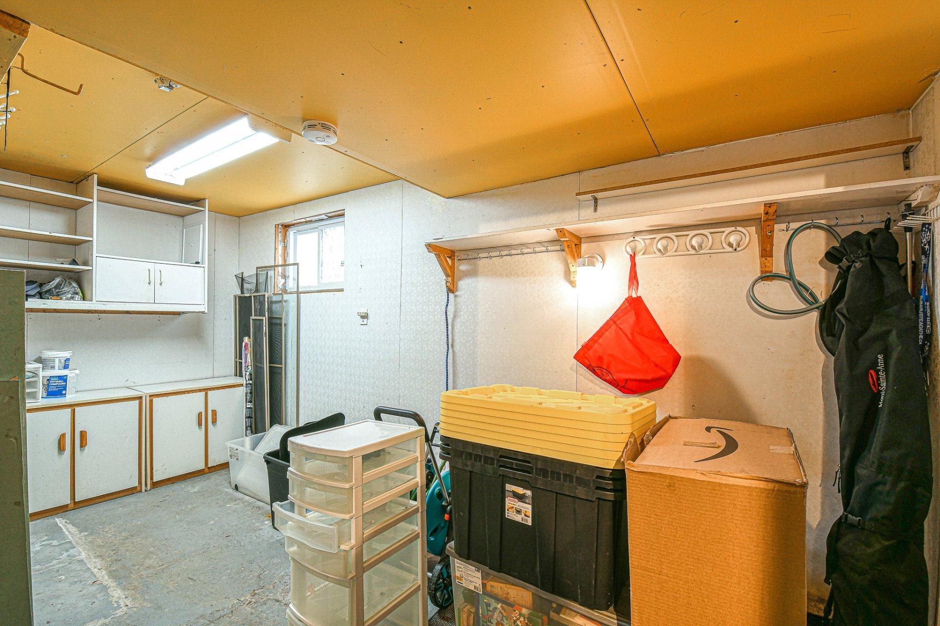 









1418


Rue Labelle

,
Sainte-Adèle,




QC
J8B1E4

