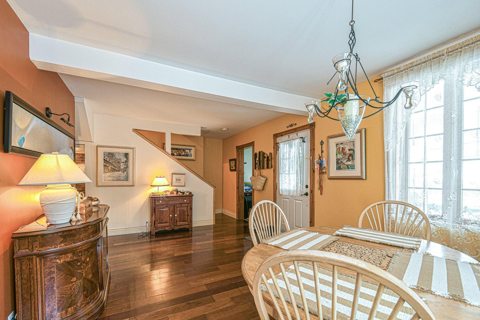 









1418


Rue Labelle

,
Sainte-Adèle,




QC
J8B1E4

