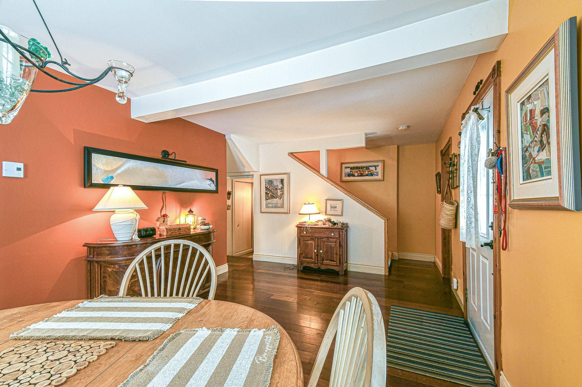 









1418


Rue Labelle

,
Sainte-Adèle,




QC
J8B1E4

