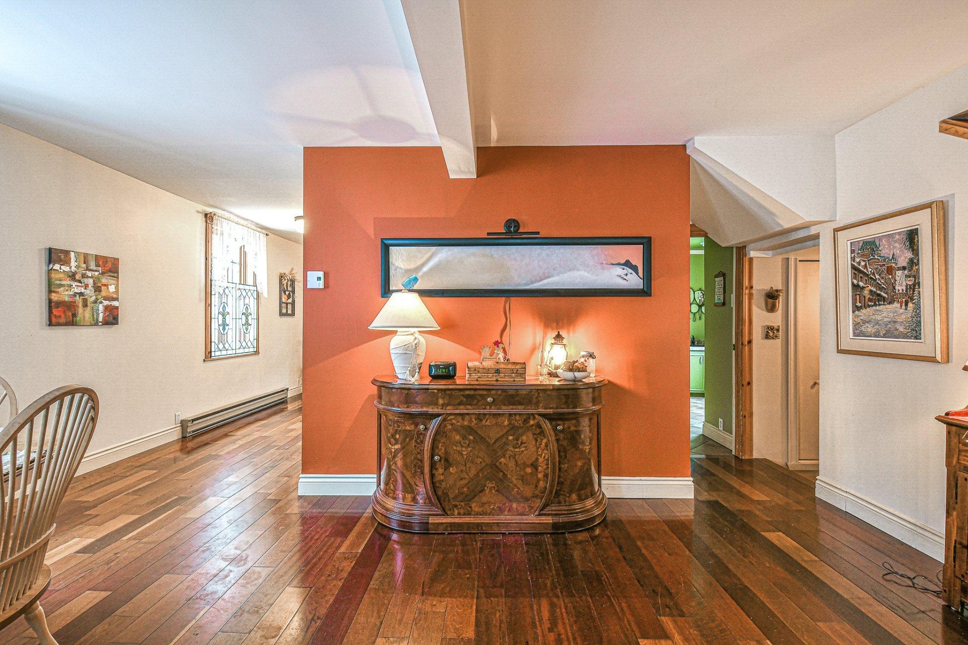 









1418


Rue Labelle

,
Sainte-Adèle,




QC
J8B1E4

