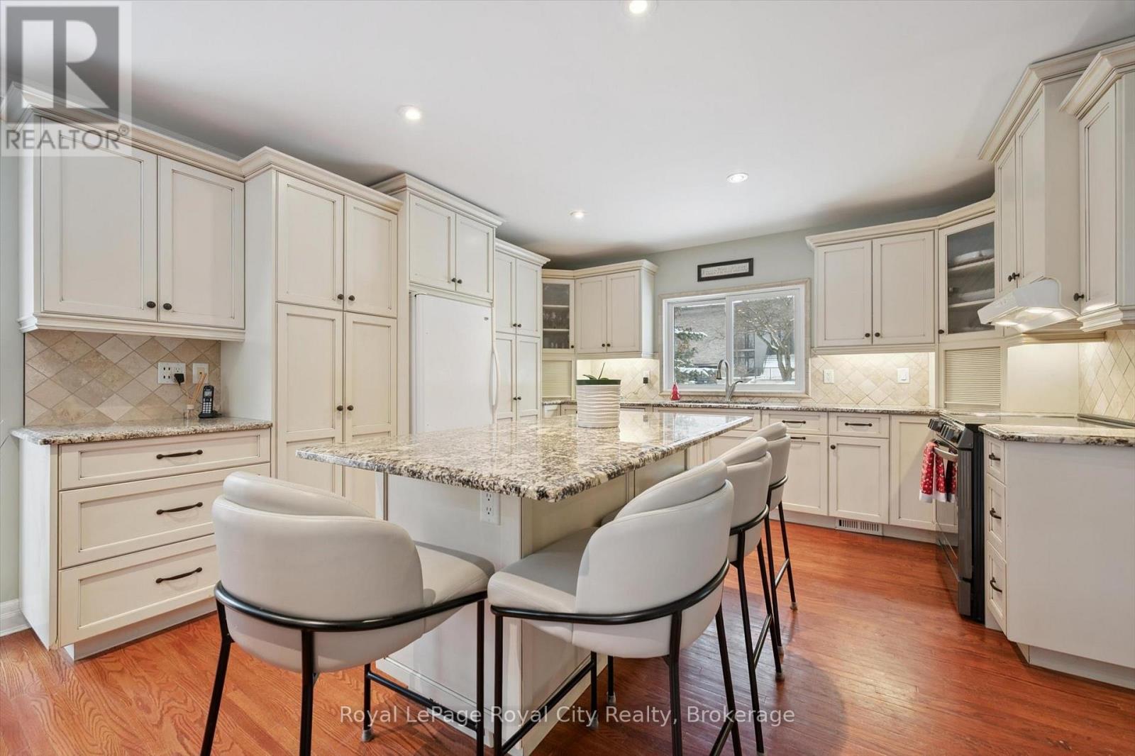 












78 CALLANDER DRIVE

,
Guelph (General Hospital),




Ontario
N1E4H8

