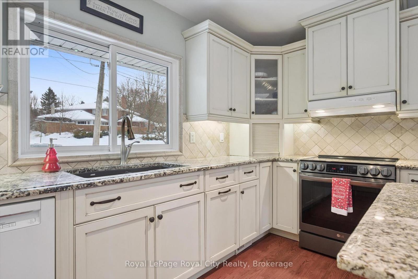 












78 CALLANDER DRIVE

,
Guelph (General Hospital),




Ontario
N1E4H8

