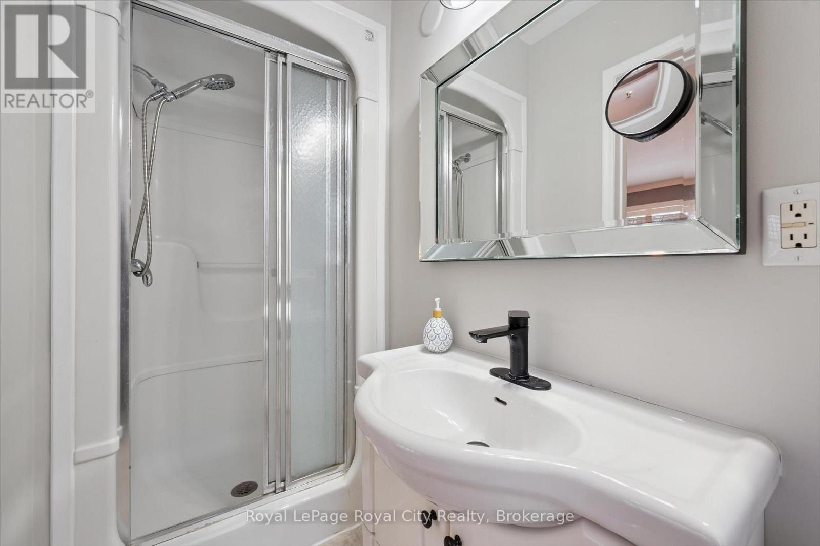 












78 CALLANDER DRIVE

,
Guelph (General Hospital),




Ontario
N1E4H8

