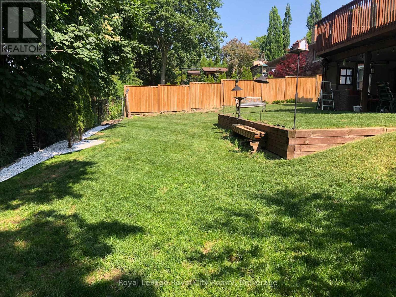 












78 CALLANDER DRIVE

,
Guelph (General Hospital),




Ontario
N1E4H8

