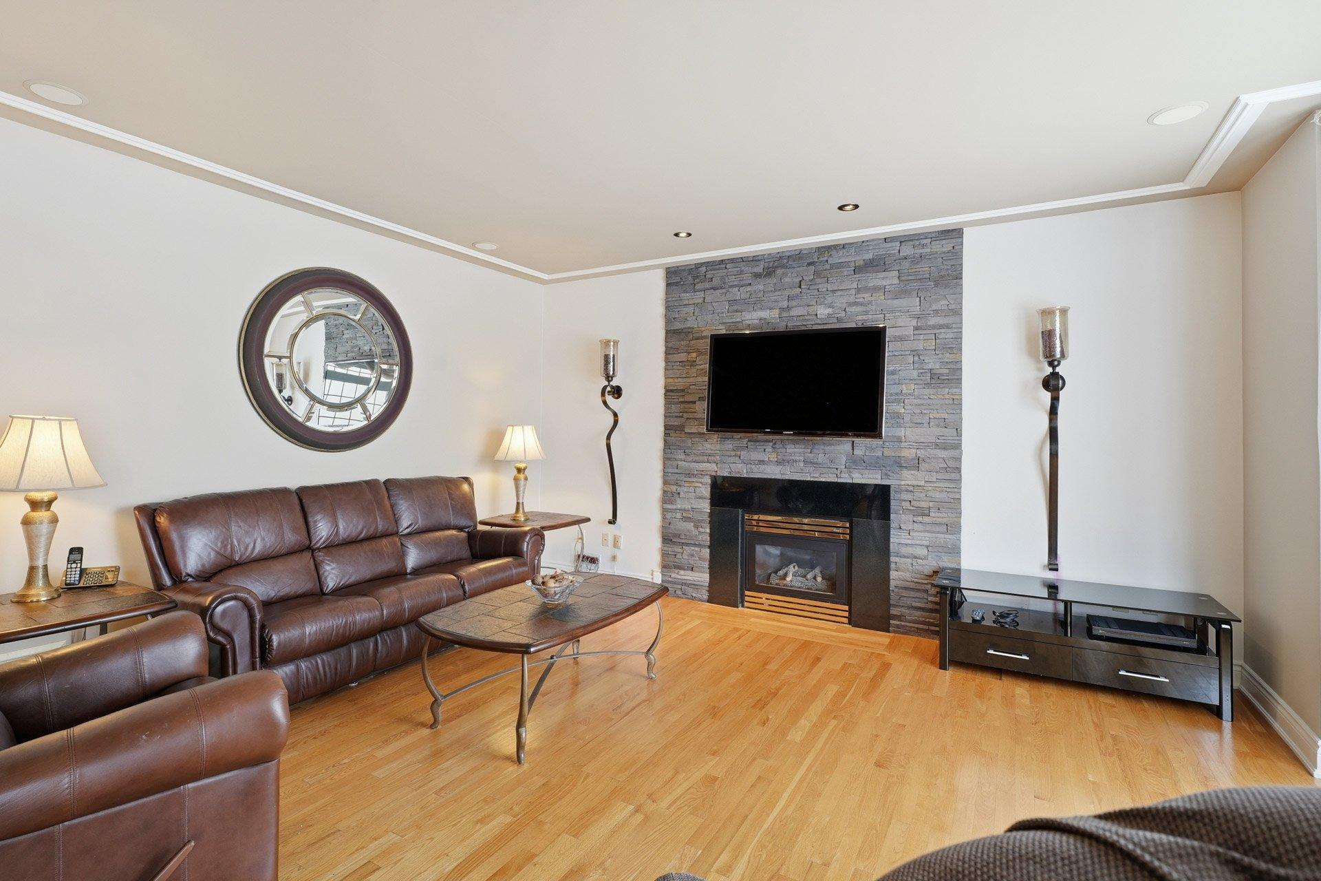 









21


Rue de l'Anse-aux-Bateaux

,
Gatineau (Hull),




QC
J8Z3P3

