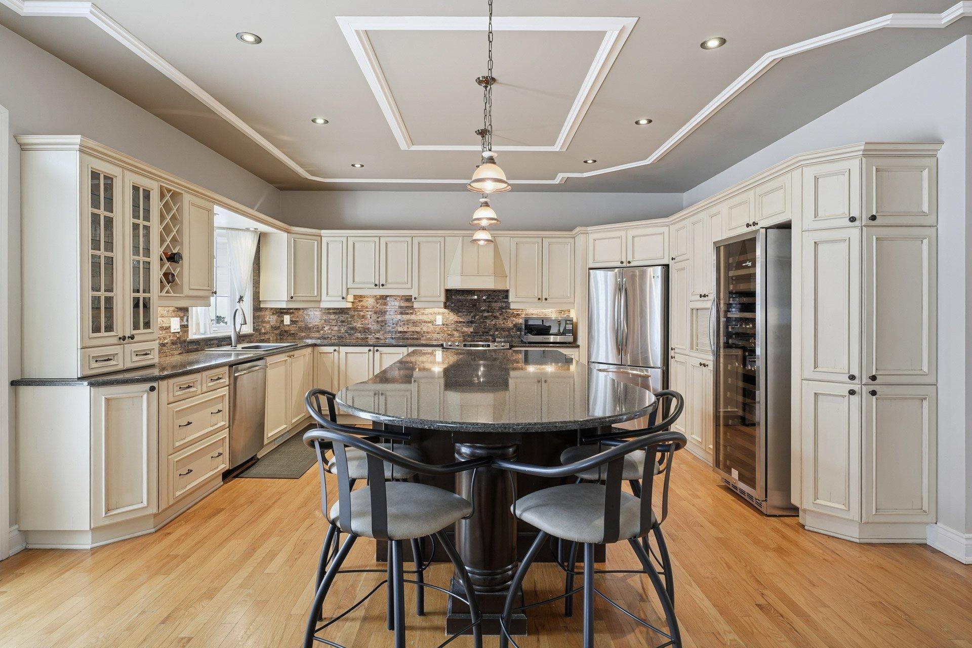 









21


Rue de l'Anse-aux-Bateaux

,
Gatineau (Hull),




QC
J8Z3P3

