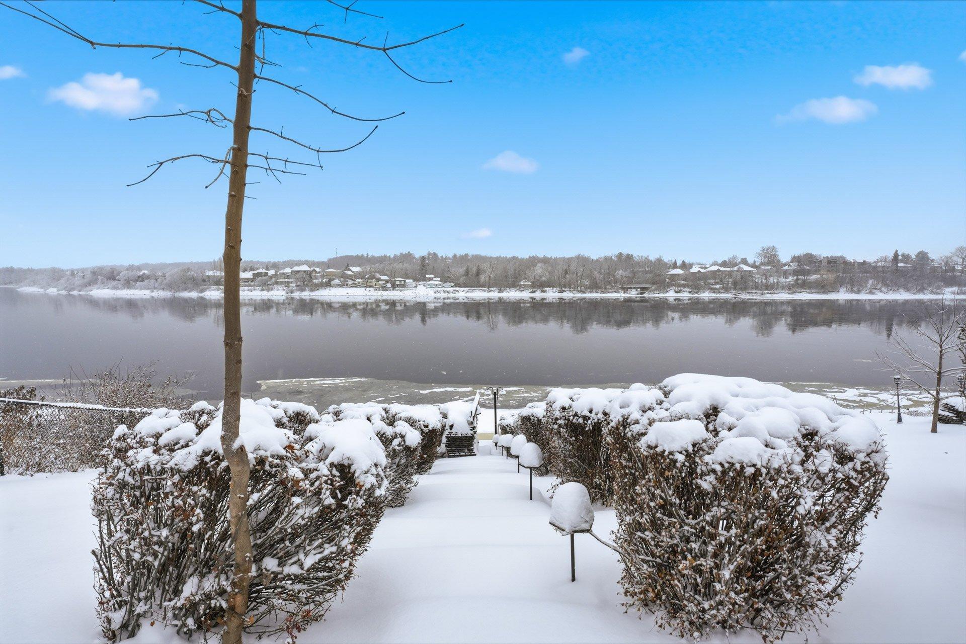 









21


Rue de l'Anse-aux-Bateaux

,
Gatineau (Hull),




QC
J8Z3P3

