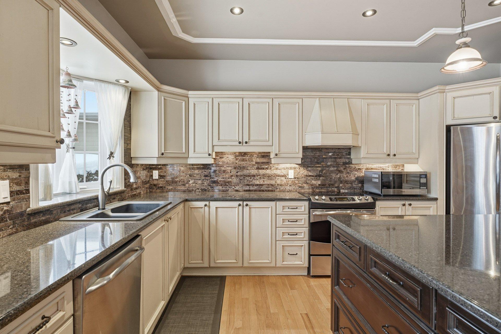 









21


Rue de l'Anse-aux-Bateaux

,
Gatineau (Hull),




QC
J8Z3P3

