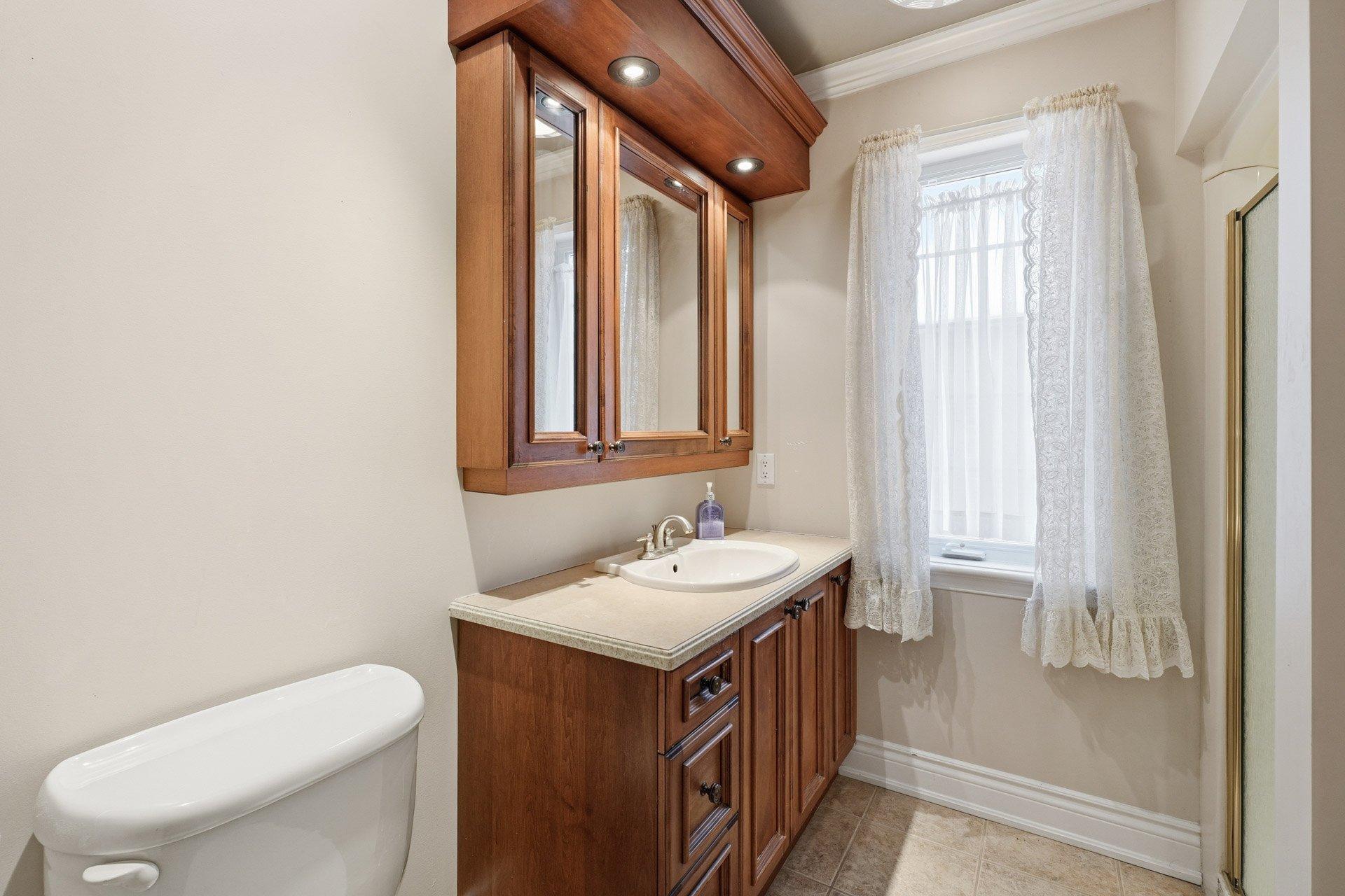 









21


Rue de l'Anse-aux-Bateaux

,
Gatineau (Hull),




QC
J8Z3P3

