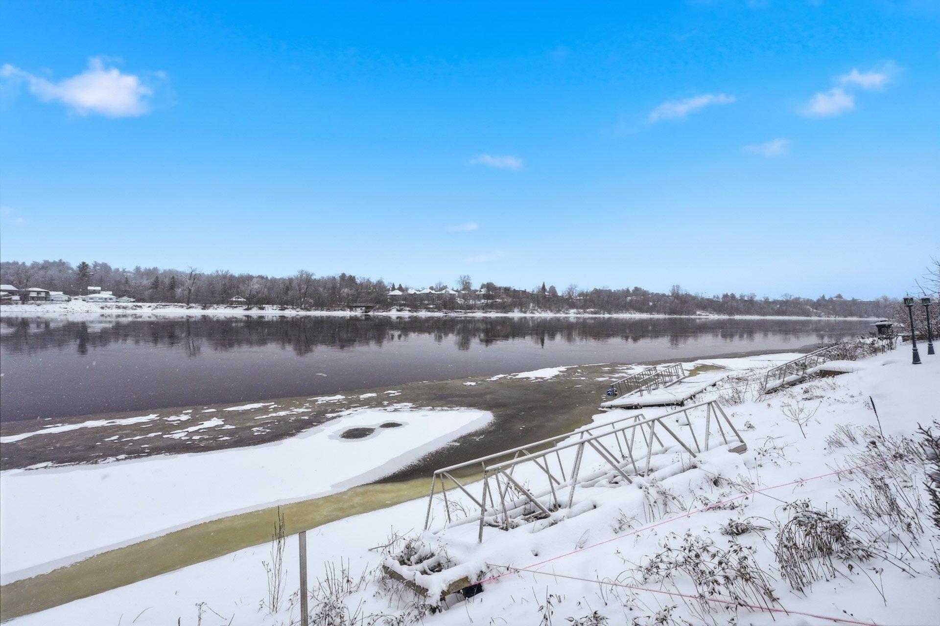 









21


Rue de l'Anse-aux-Bateaux

,
Gatineau (Hull),




QC
J8Z3P3

