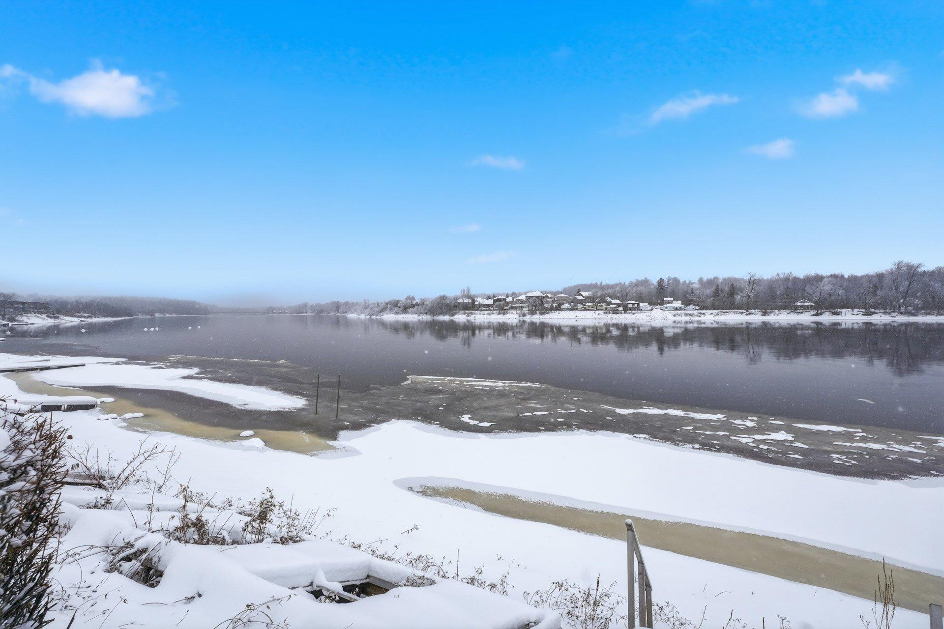 









21


Rue de l'Anse-aux-Bateaux

,
Gatineau (Hull),




QC
J8Z3P3

