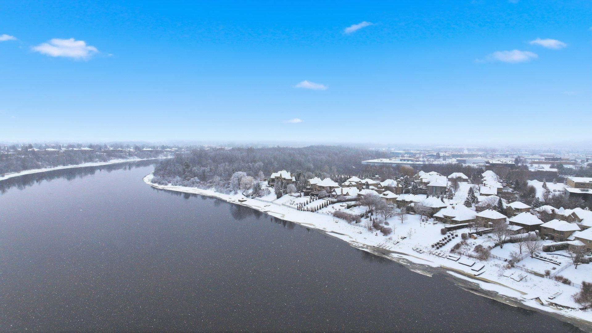 









21


Rue de l'Anse-aux-Bateaux

,
Gatineau (Hull),




QC
J8Z3P3

