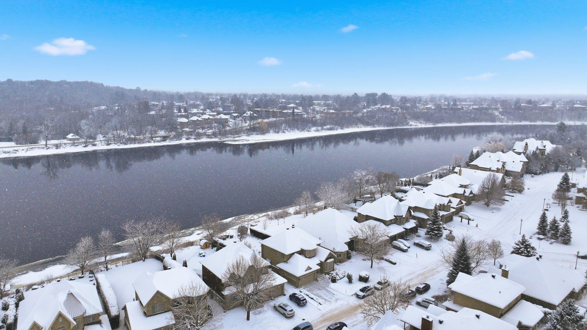 









21


Rue de l'Anse-aux-Bateaux

,
Gatineau (Hull),




QC
J8Z3P3

