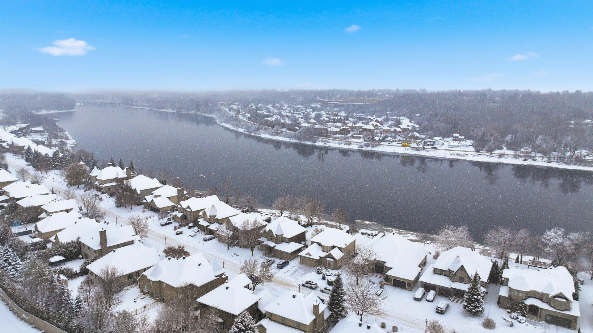 









21


Rue de l'Anse-aux-Bateaux

,
Gatineau (Hull),




QC
J8Z3P3

