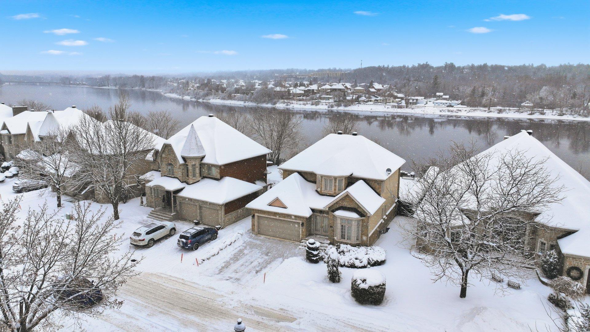 









21


Rue de l'Anse-aux-Bateaux

,
Gatineau (Hull),




QC
J8Z3P3

