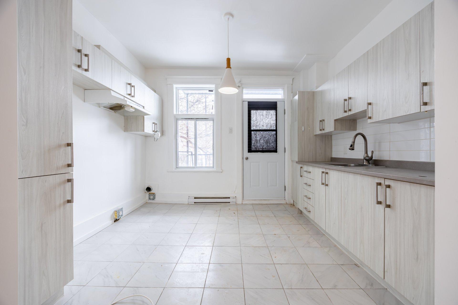 









8434


Rue St-Denis

,
Montréal (Villeray/Saint-Michel/Parc-Extension),




QC
H2P2G8

