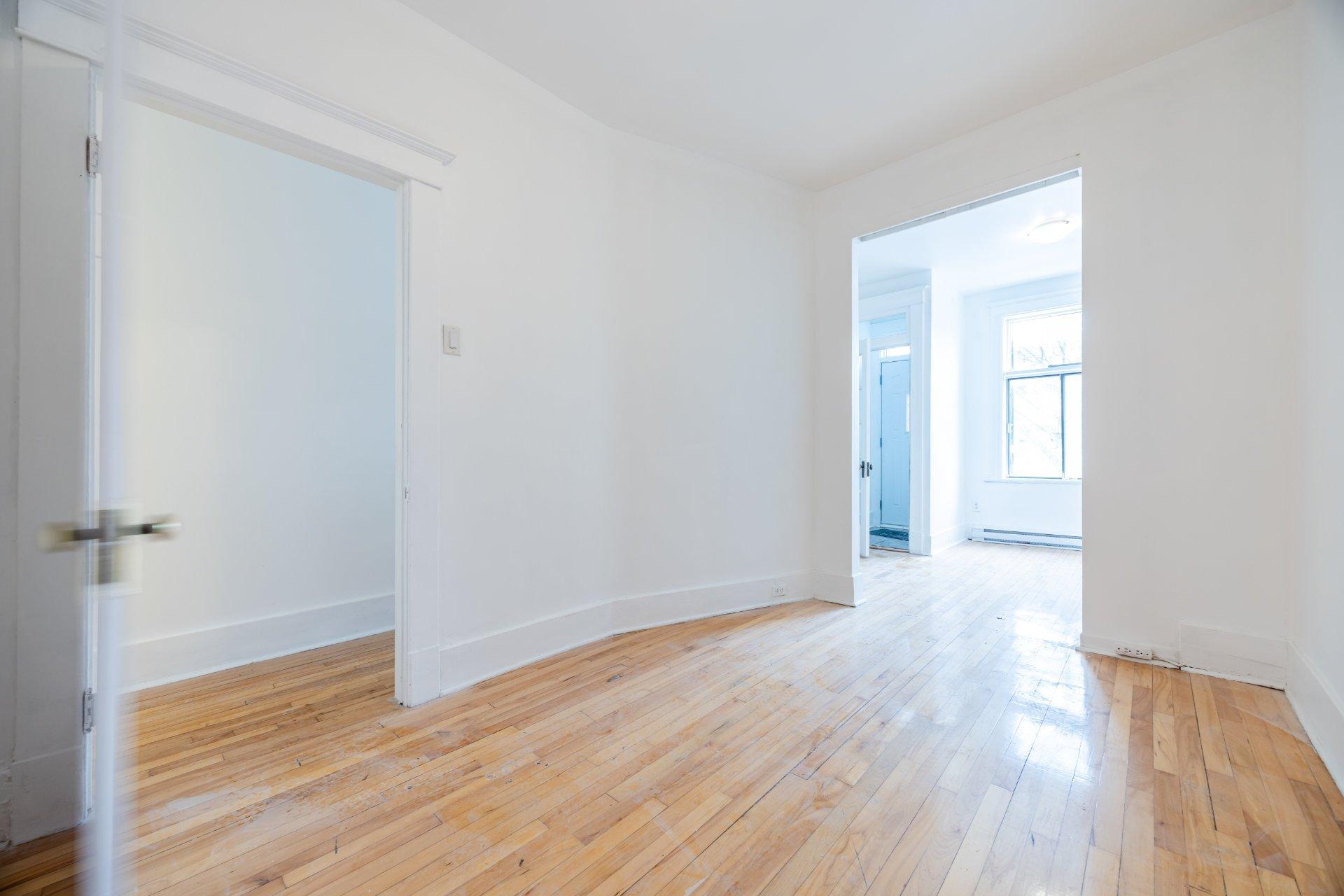 









8434


Rue St-Denis

,
Montréal (Villeray/Saint-Michel/Parc-Extension),




QC
H2P2G8

