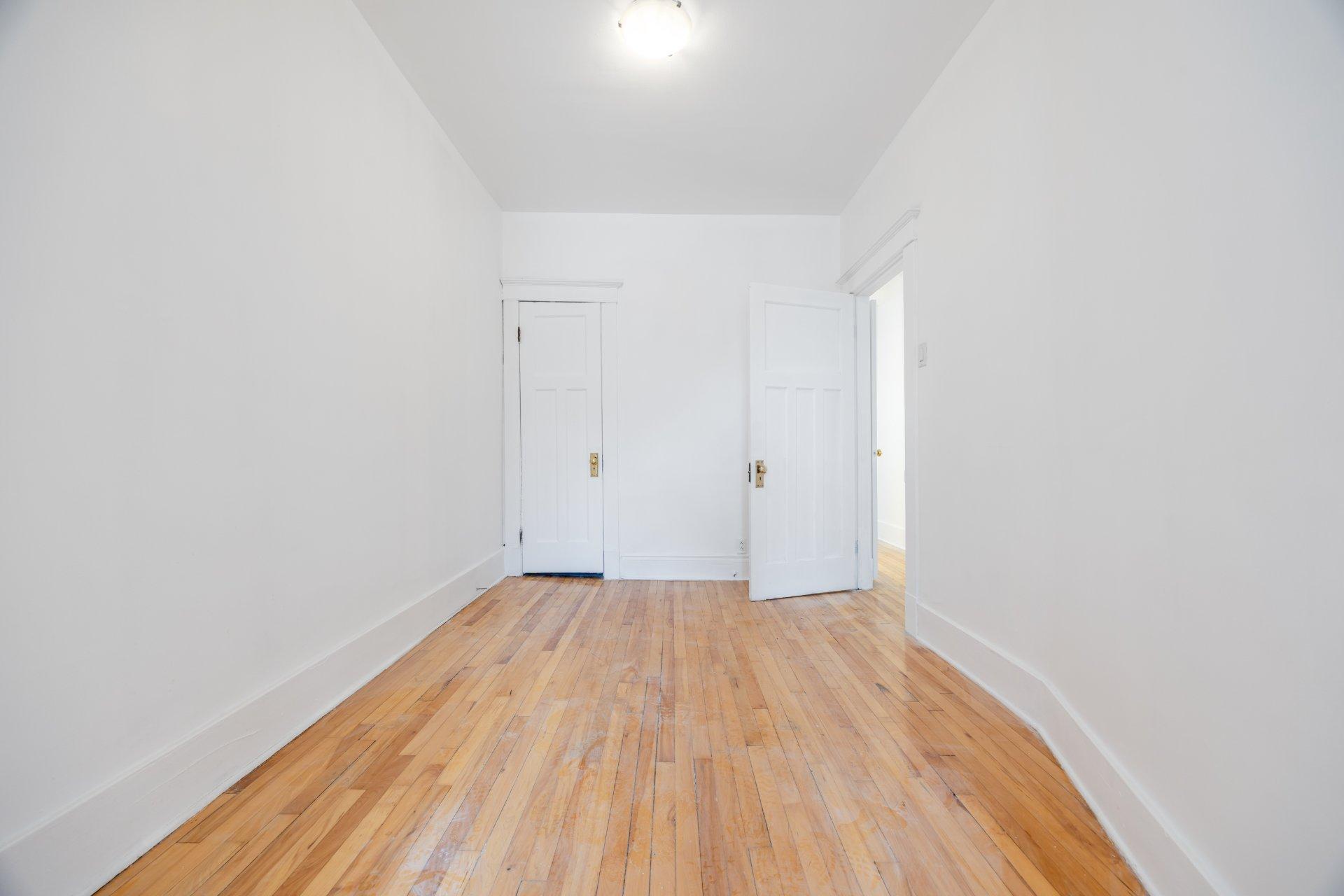 









8434


Rue St-Denis

,
Montréal (Villeray/Saint-Michel/Parc-Extension),




QC
H2P2G8

