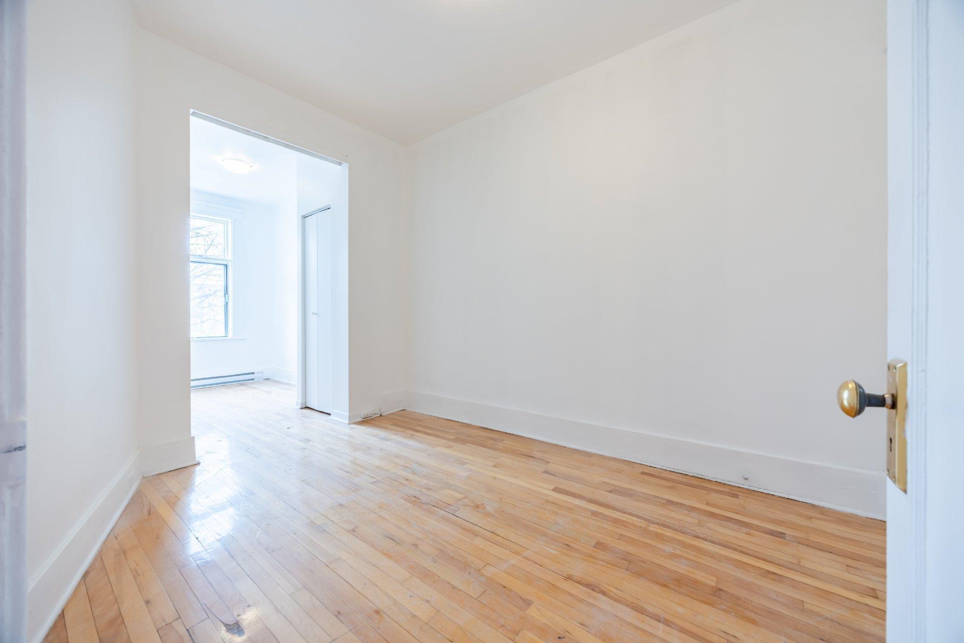 









8434


Rue St-Denis

,
Montréal (Villeray/Saint-Michel/Parc-Extension),




QC
H2P2G8

