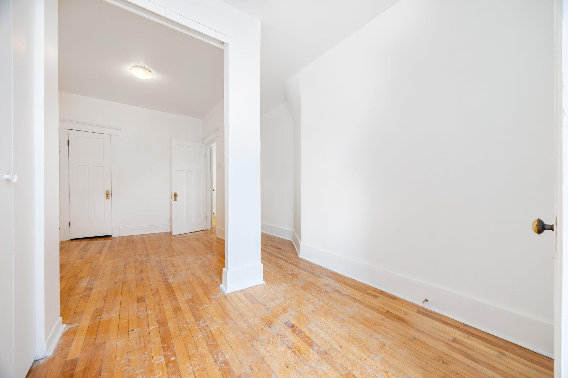 









8434


Rue St-Denis

,
Montréal (Villeray/Saint-Michel/Parc-Extension),




QC
H2P2G8

