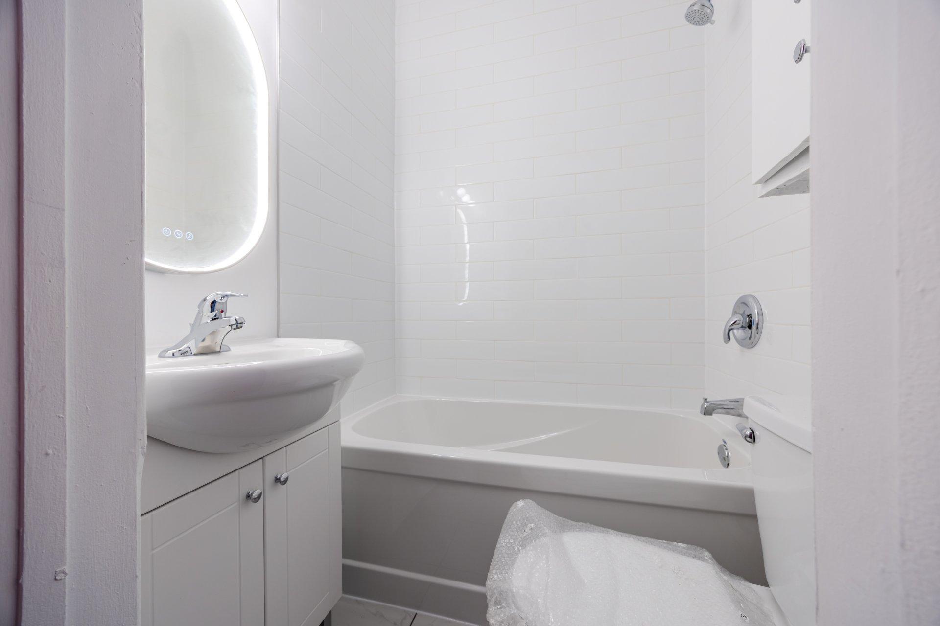 









8434


Rue St-Denis

,
Montréal (Villeray/Saint-Michel/Parc-Extension),




QC
H2P2G8

